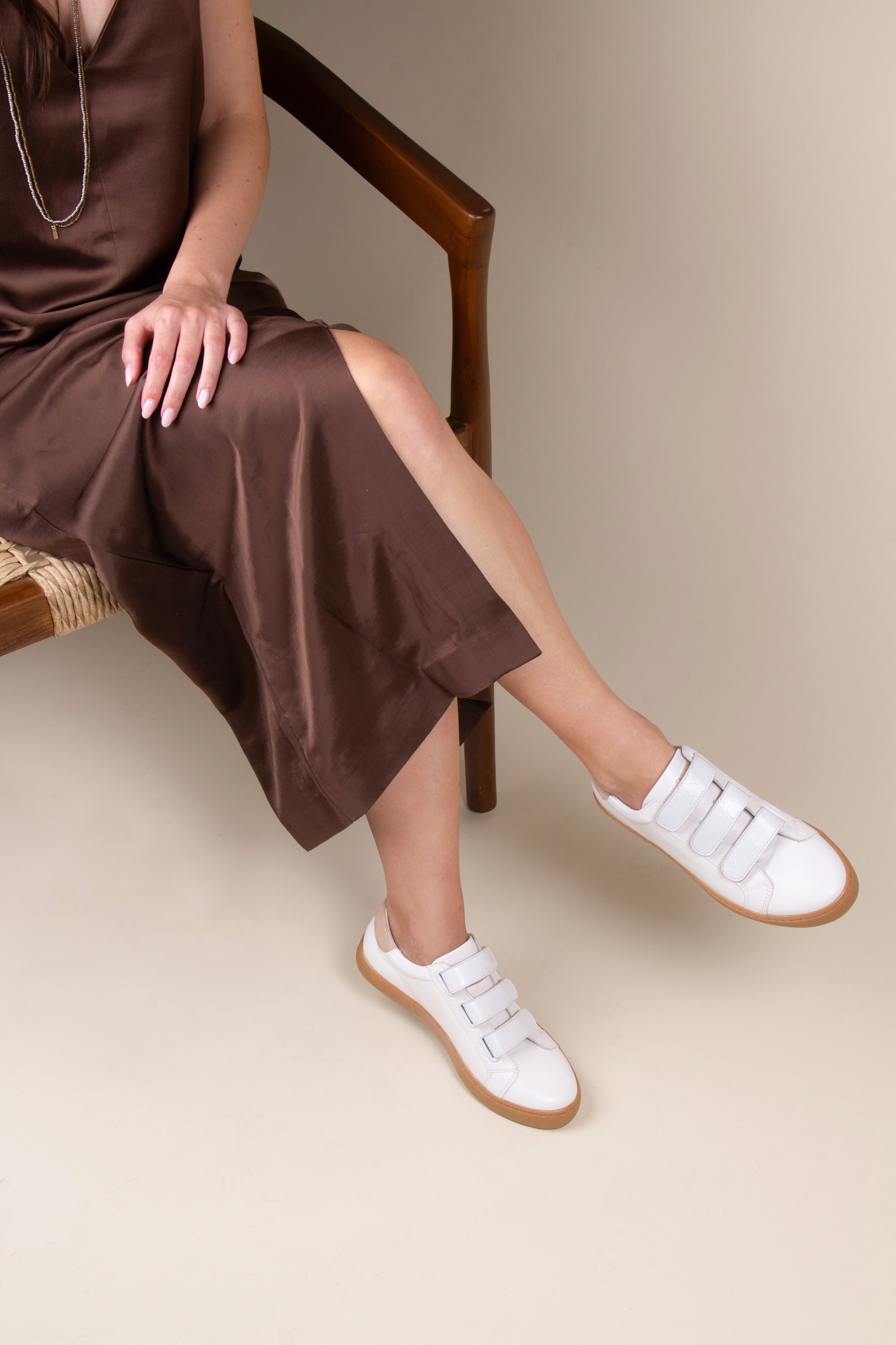 Modernisez vos tenues formelles avec des baskets habillées