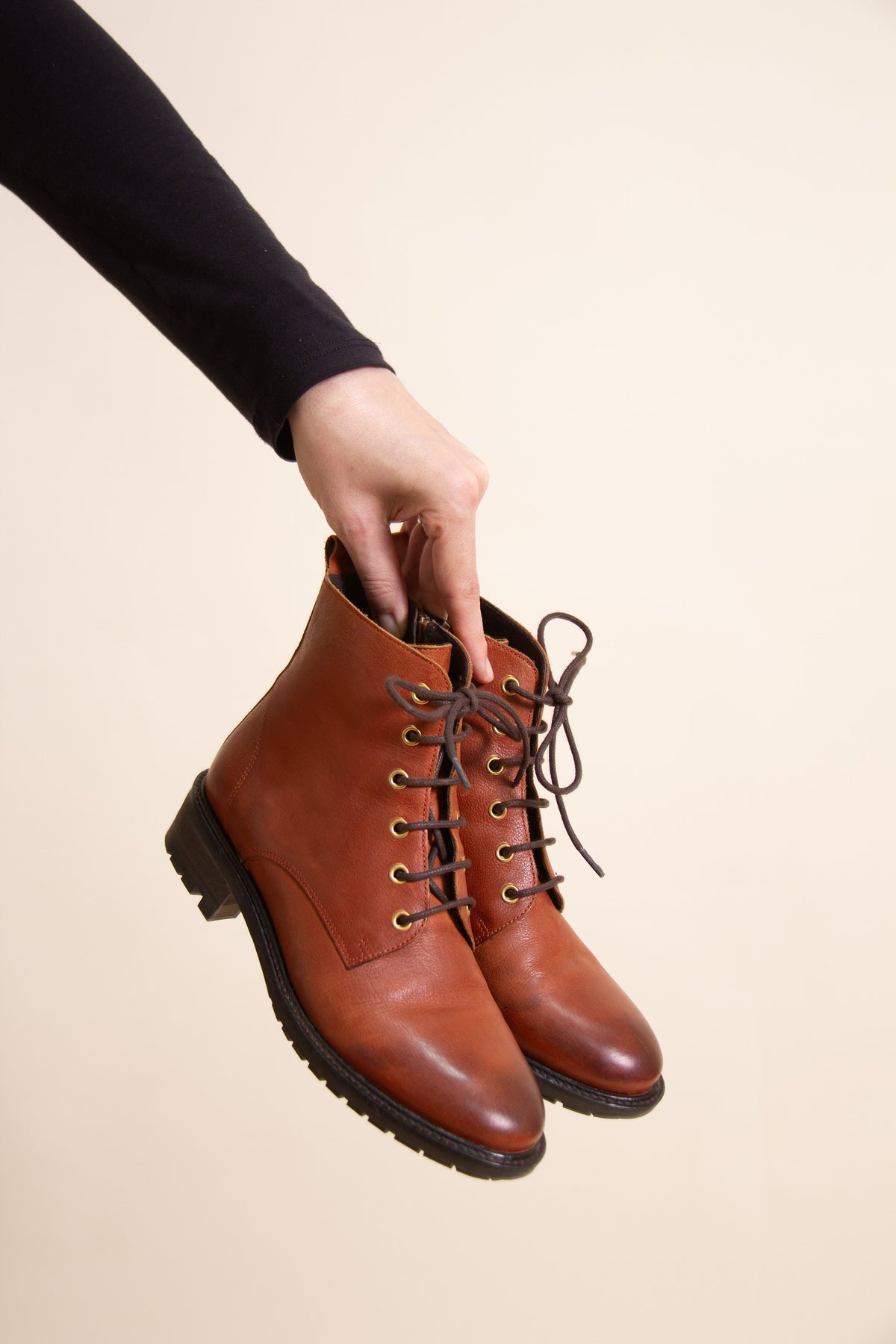 Comment entretenir ses chaussures en cuir lisse ? Le guide JULES & JENN