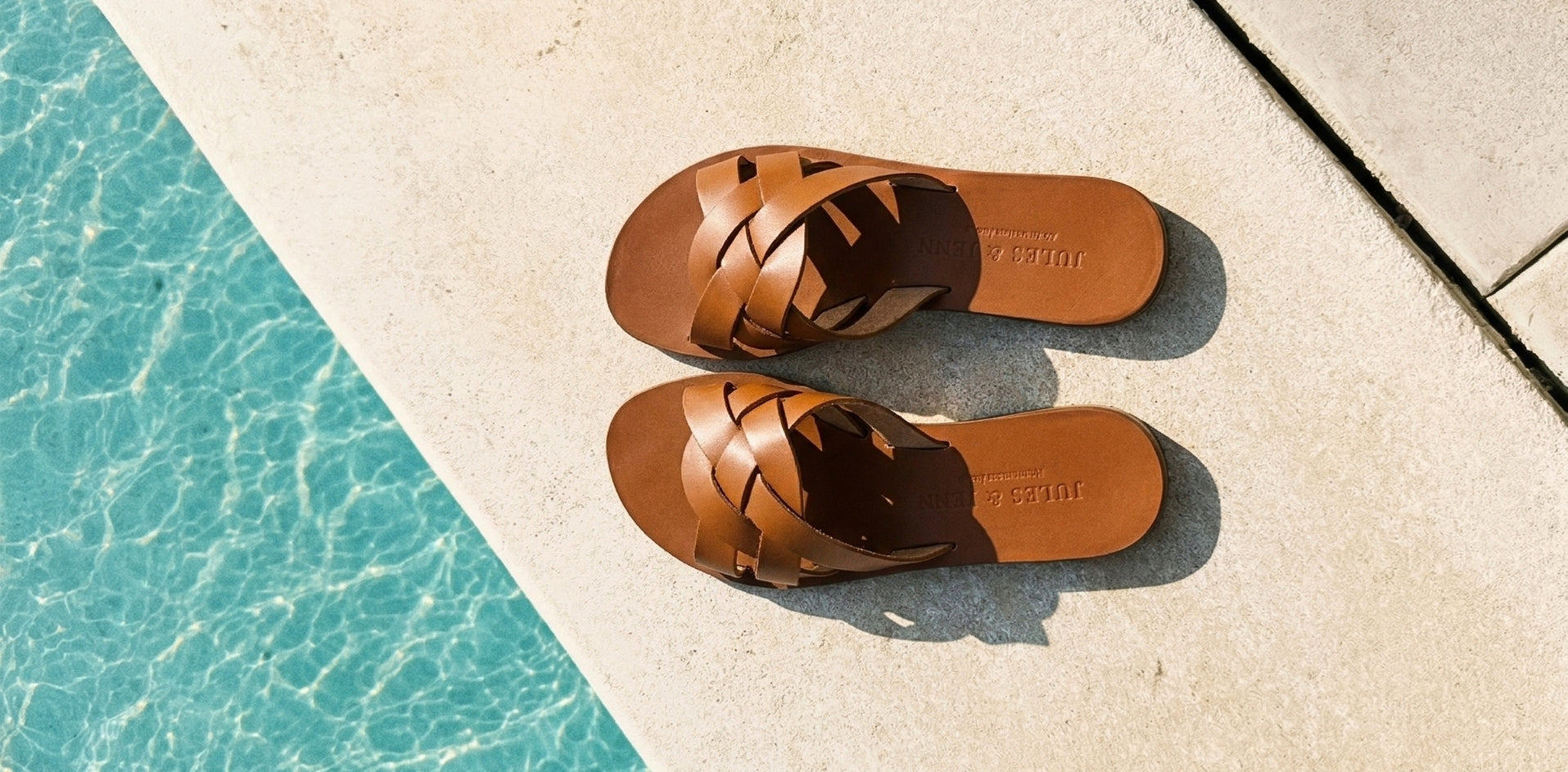 Soldes été femme Mules plates brides cuir camel