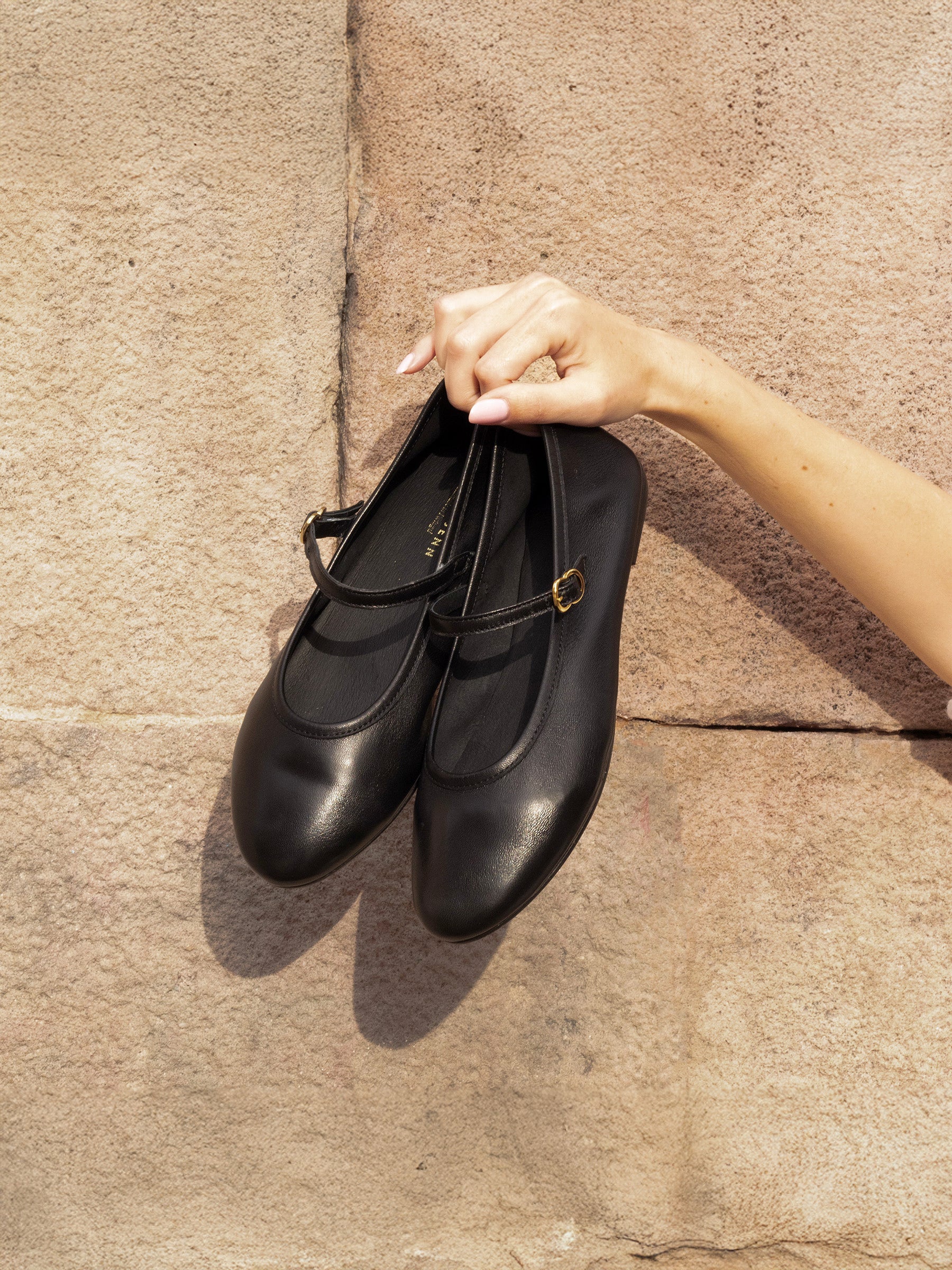 vue posée babies plates cuir noir jules jenn