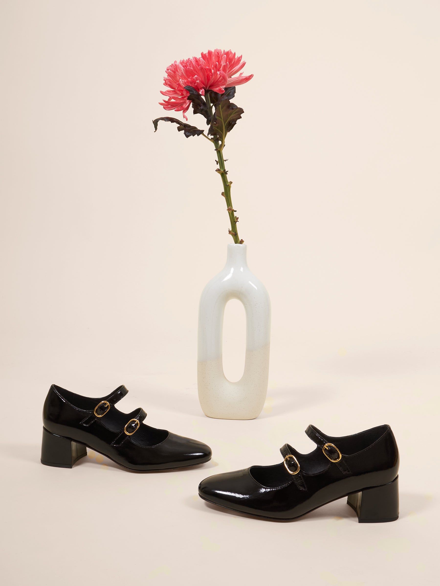 photo vue posée babies talon cuir vernis noir jules & jenn