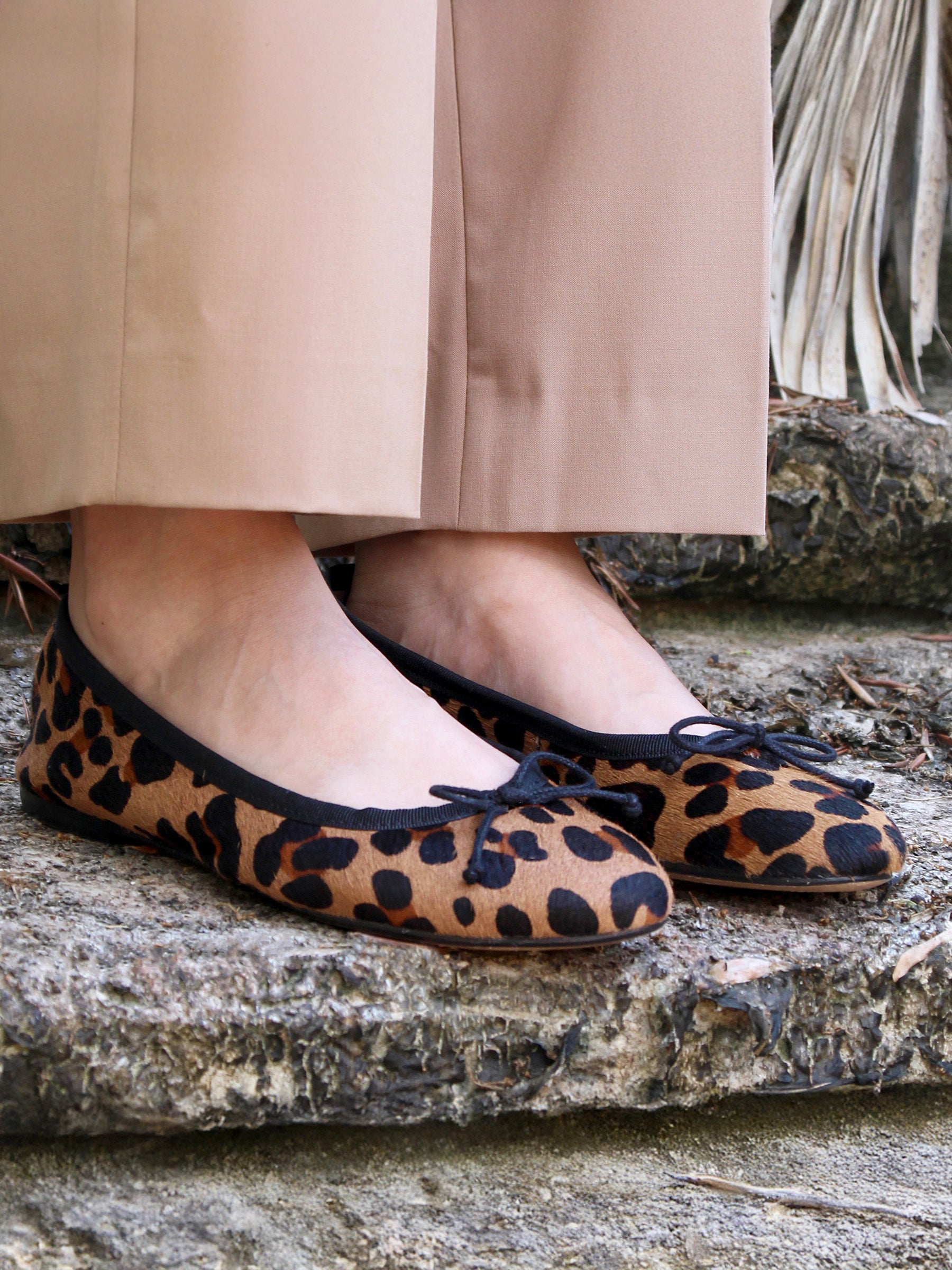 vue portée ballerines classiques cuir leopard jules jenn