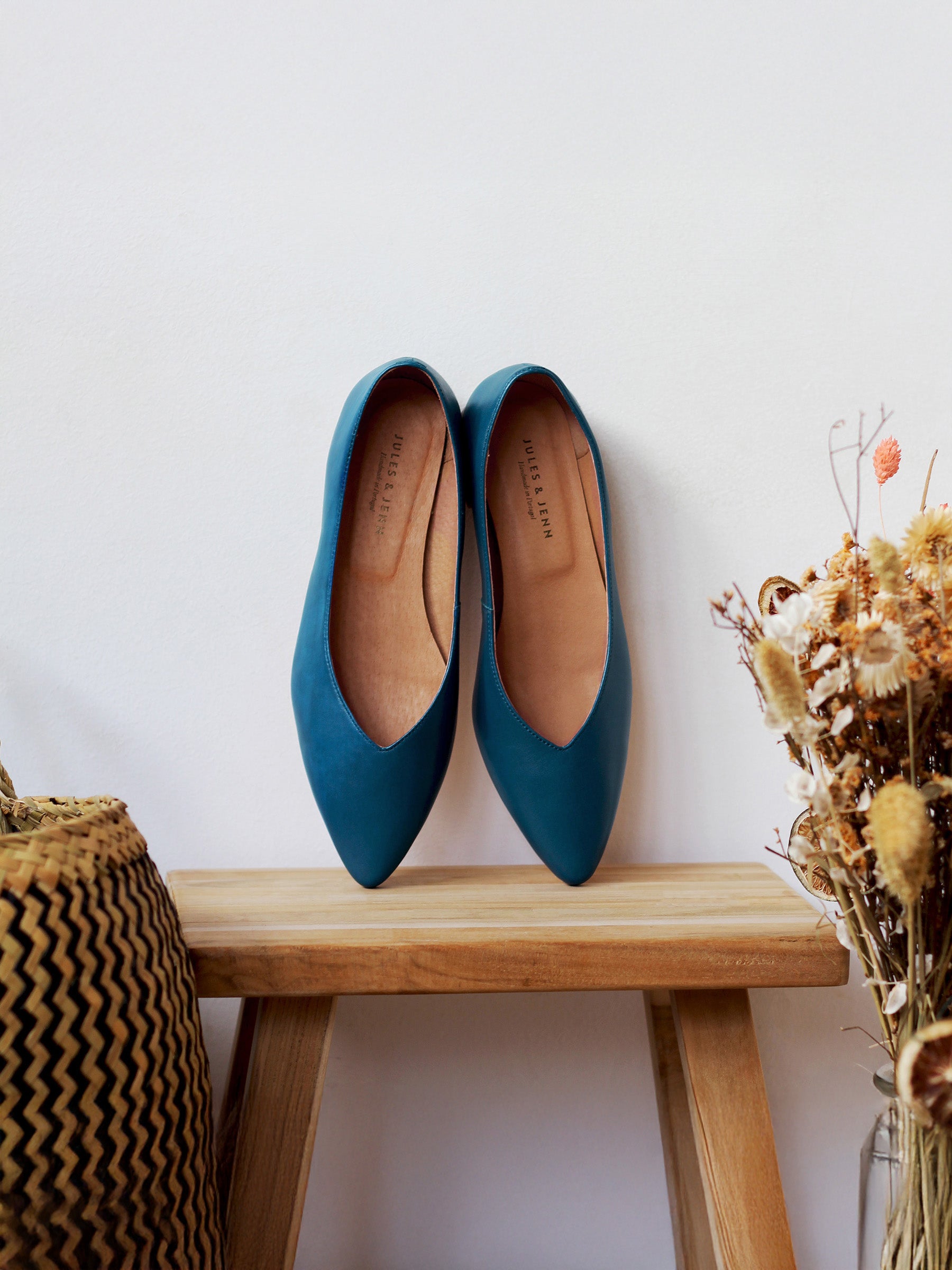 vue posée ballerines cuir bleu denim jules & jenn