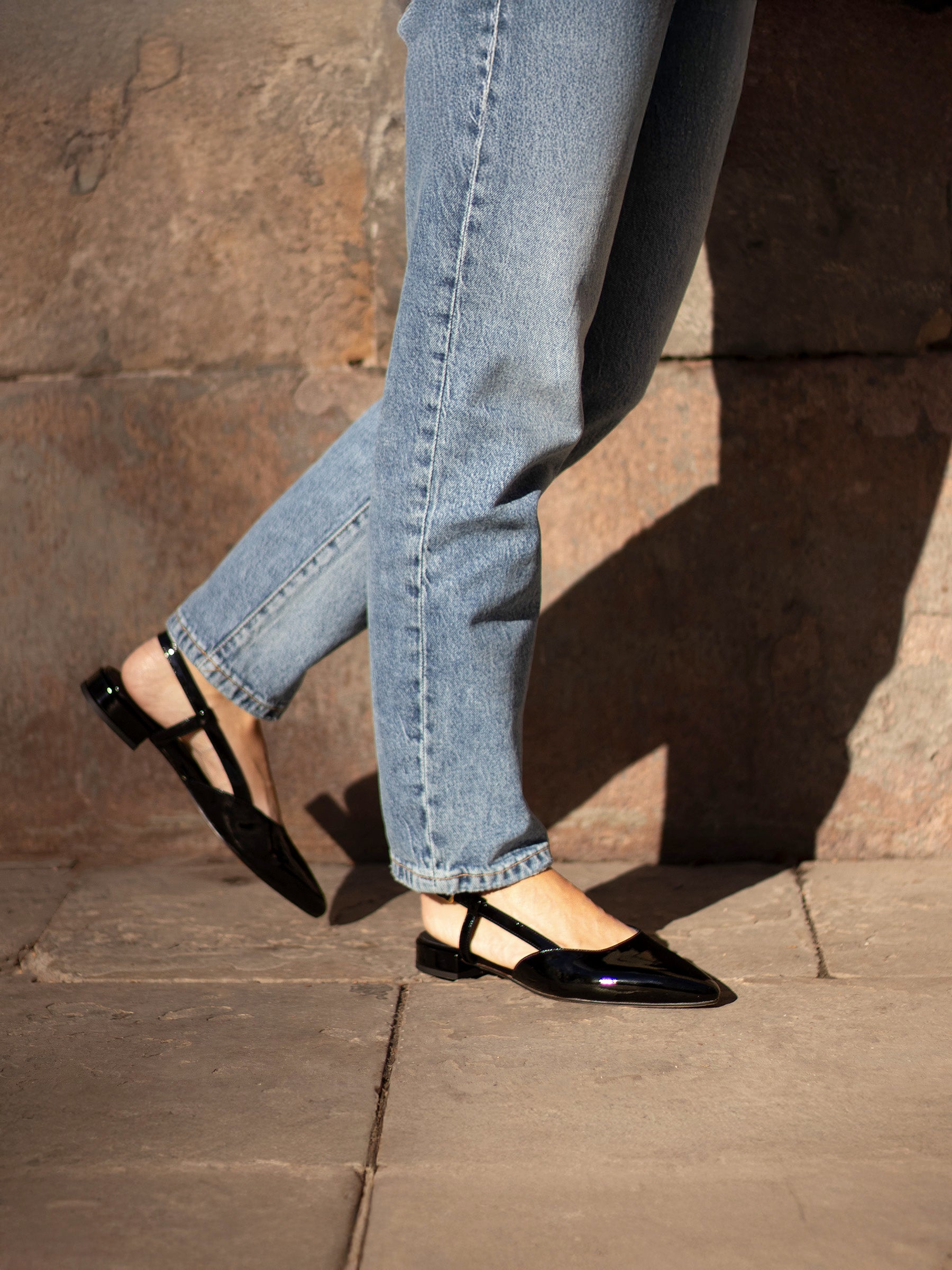 vue portée ballerines slingback cuir vernis noir jules jenn