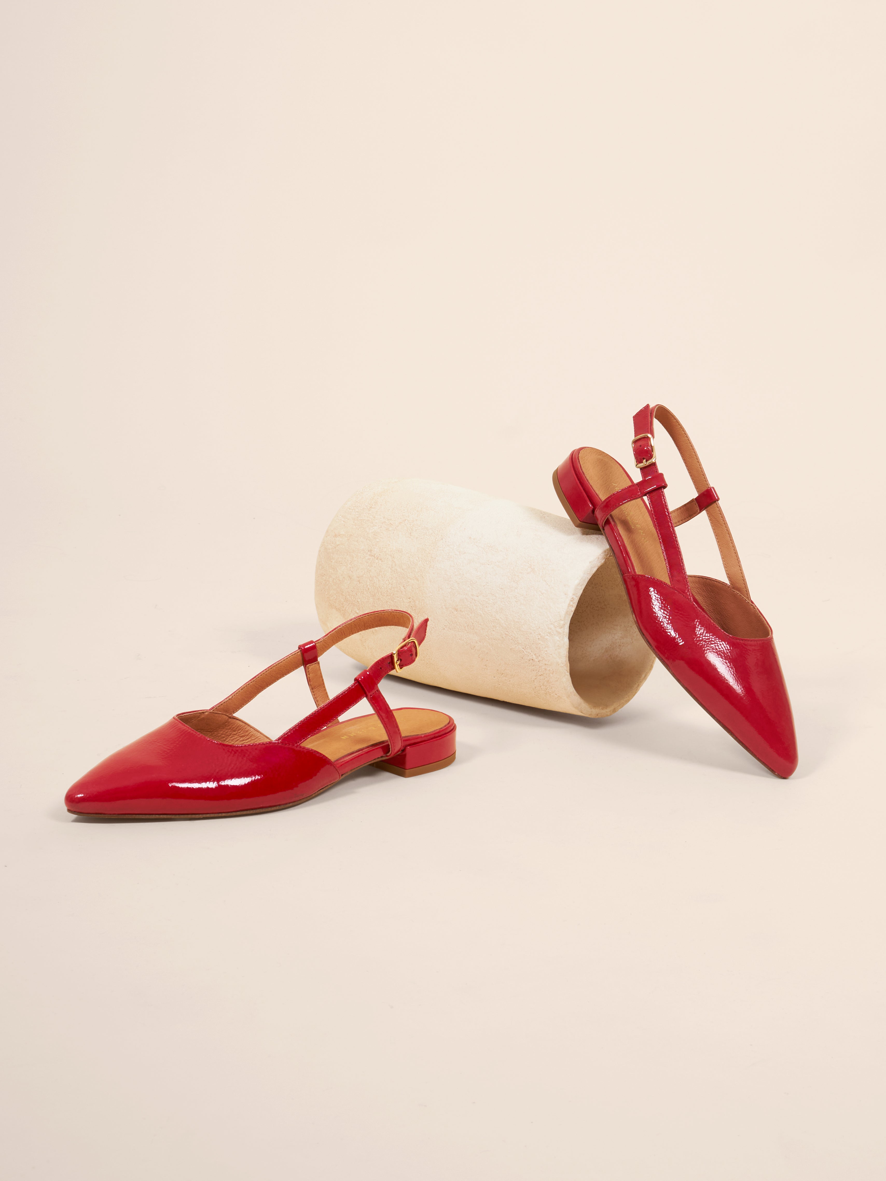photo vue posée ballerines slingback cuir vernis rouge jules & jenn 2