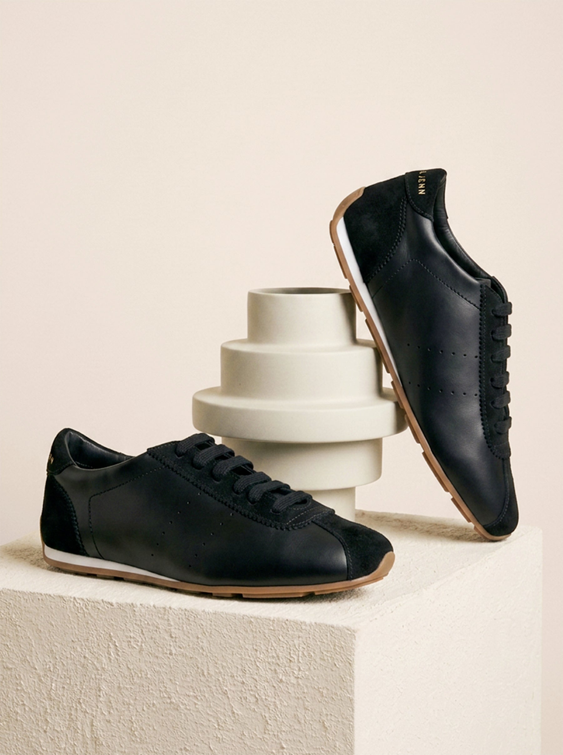 vue posee baskets fines sofia cuir daim noir jules & jenn
