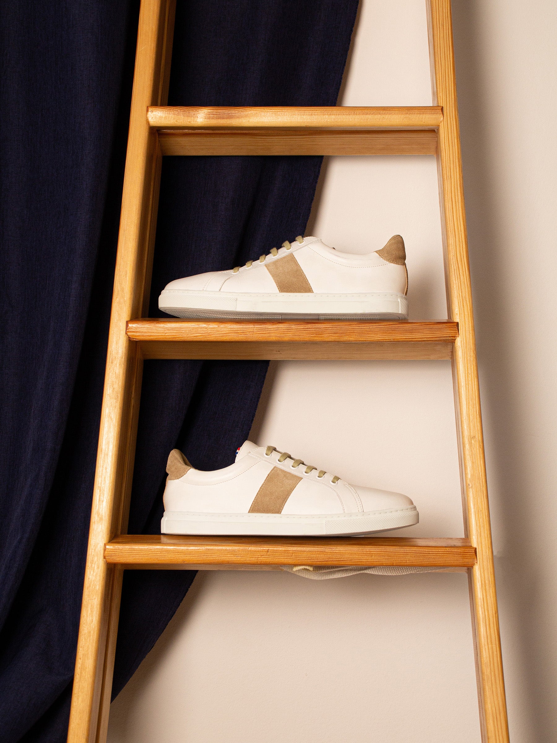 vue posée baskets made in france cuir blanc camel jules jenn