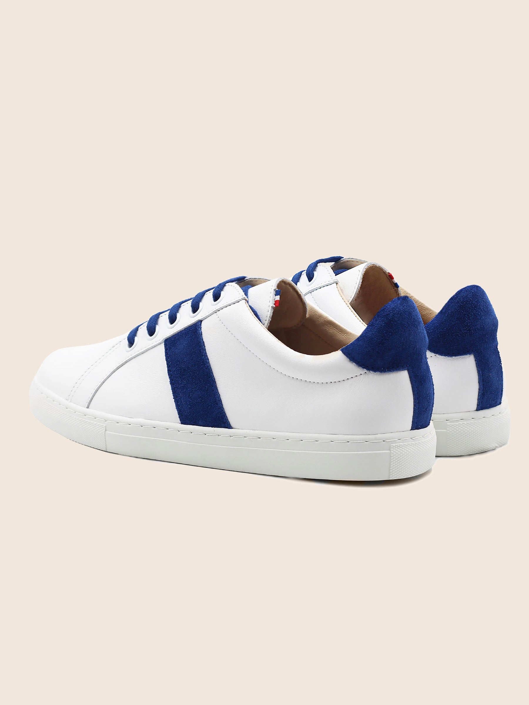 vue arriere baskets a lacet cuir blanc bleu jules jenn
