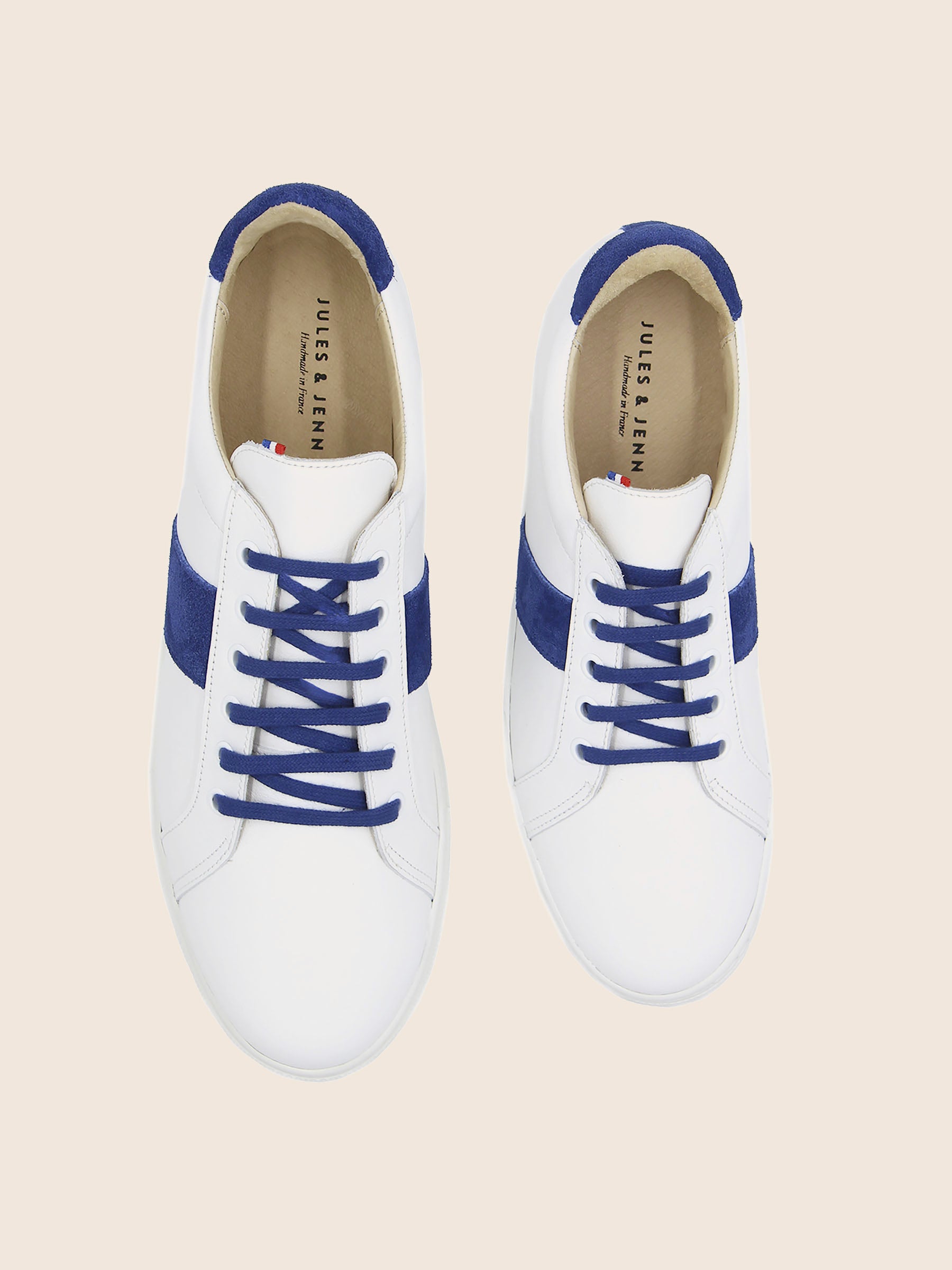 vue dessus baskets a lacet cuir blanc bleu jules jenn