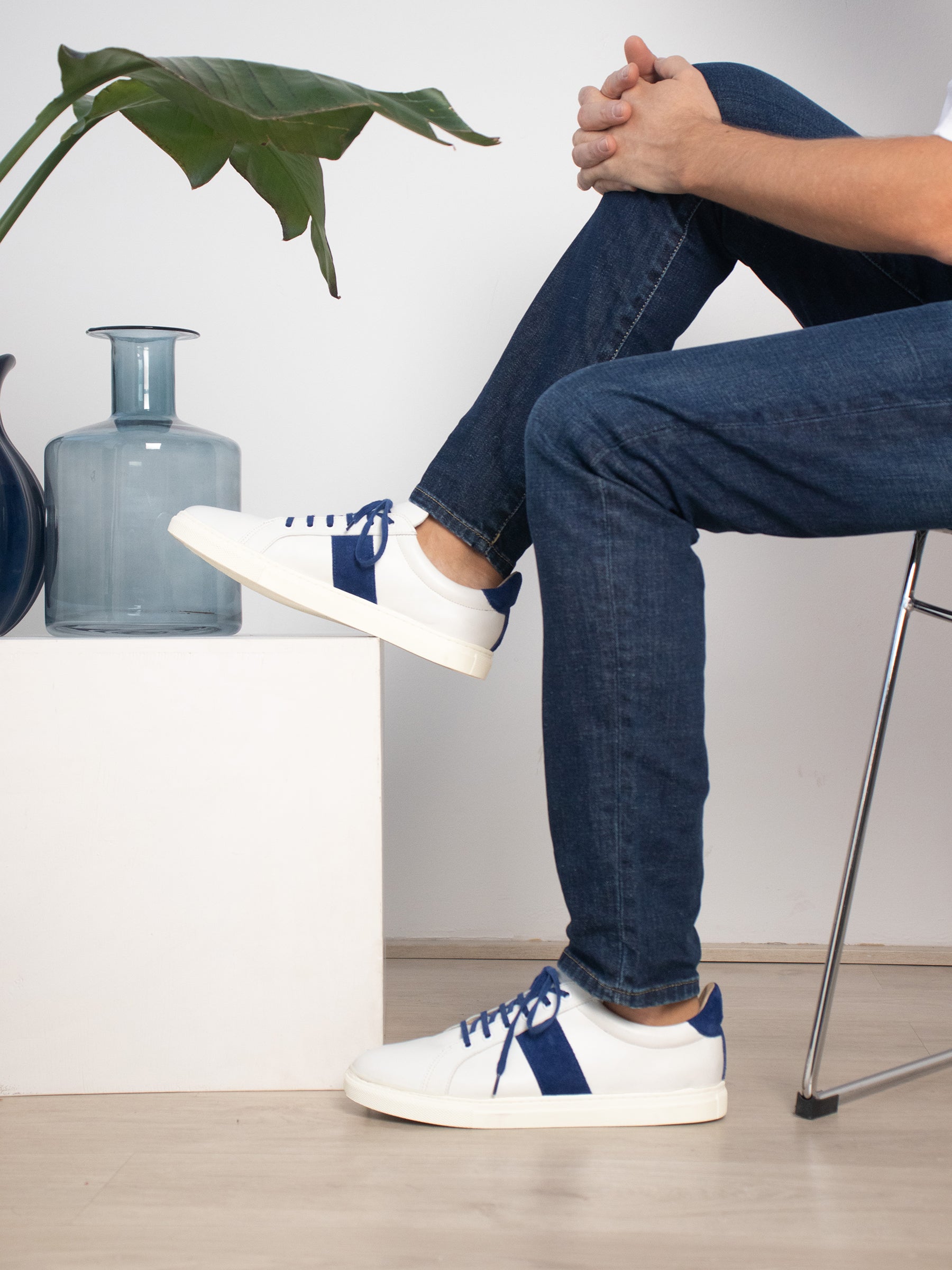 vue portée baskets made in france cuir blanc bleu jules jenn