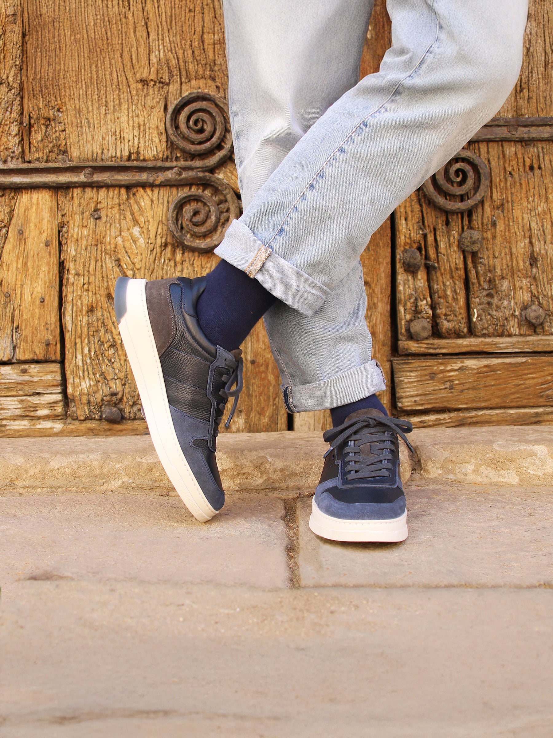 vue portée baskets leo cuir bleu jules jenn