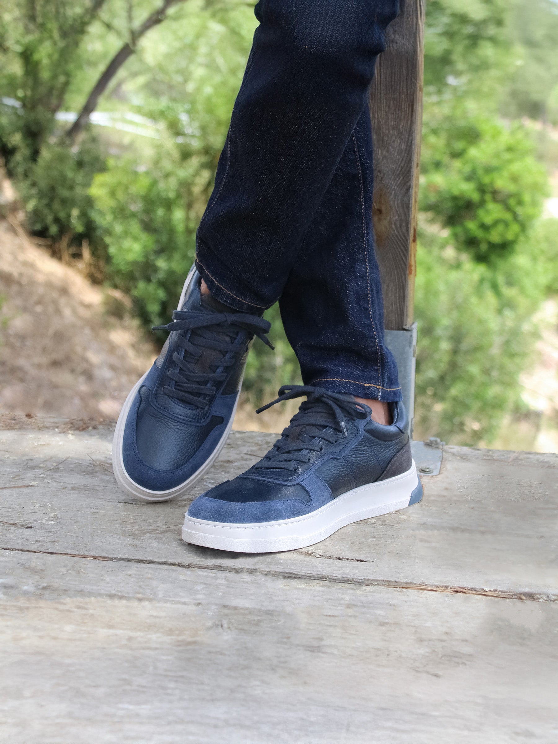 vue portée baskets leo cuir bleu jules jenn