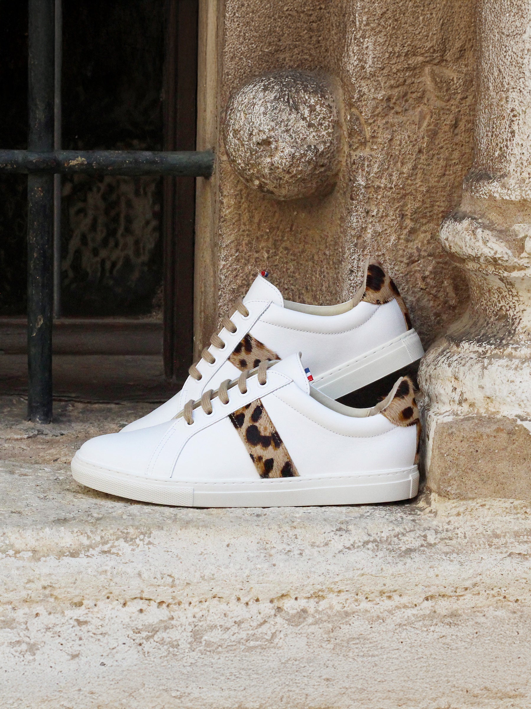 vue posée baskets made in france cuir blanc leopard jules jenn