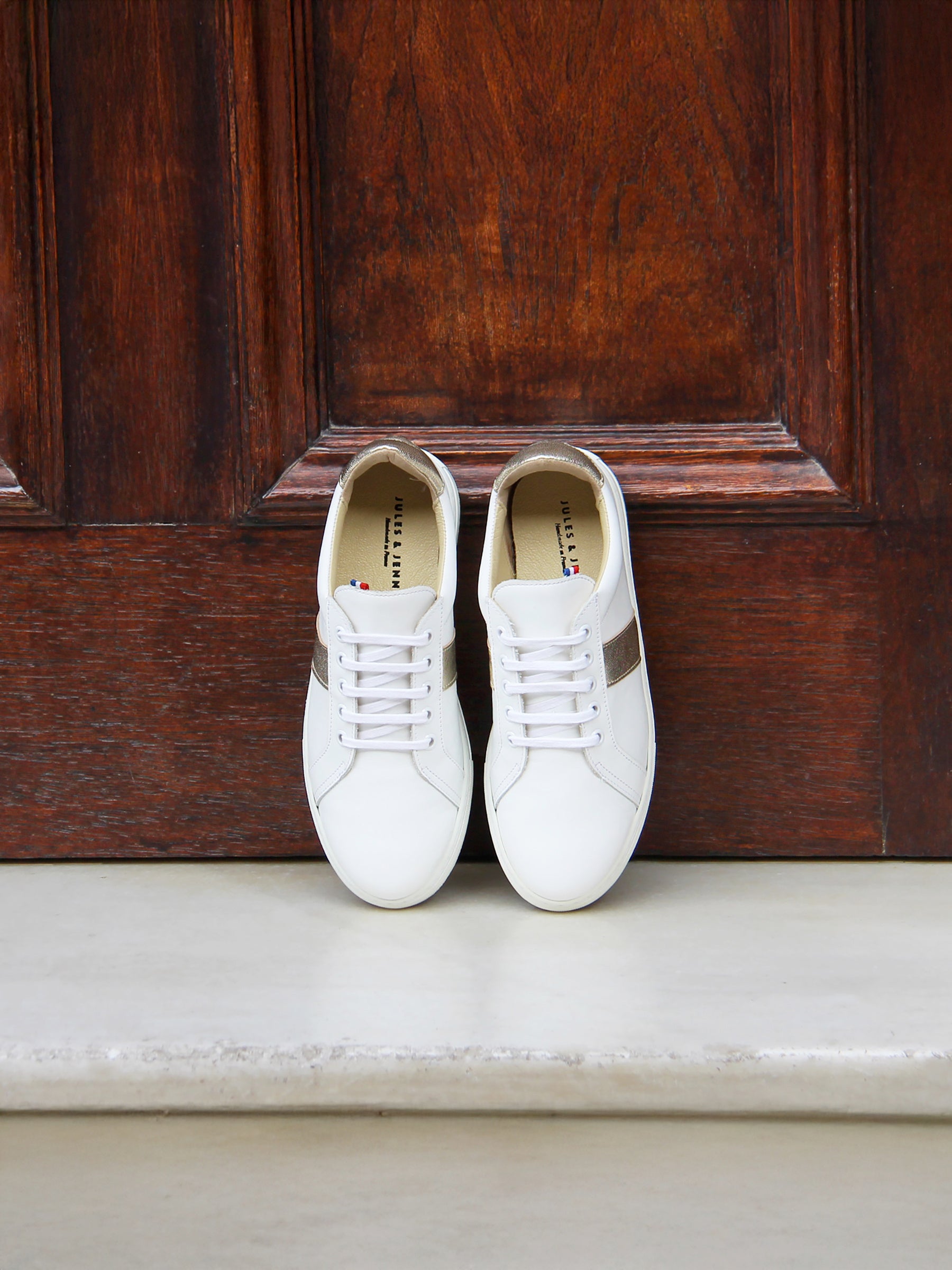 vue posée baskets made in france cuir blanc dore jules jenn