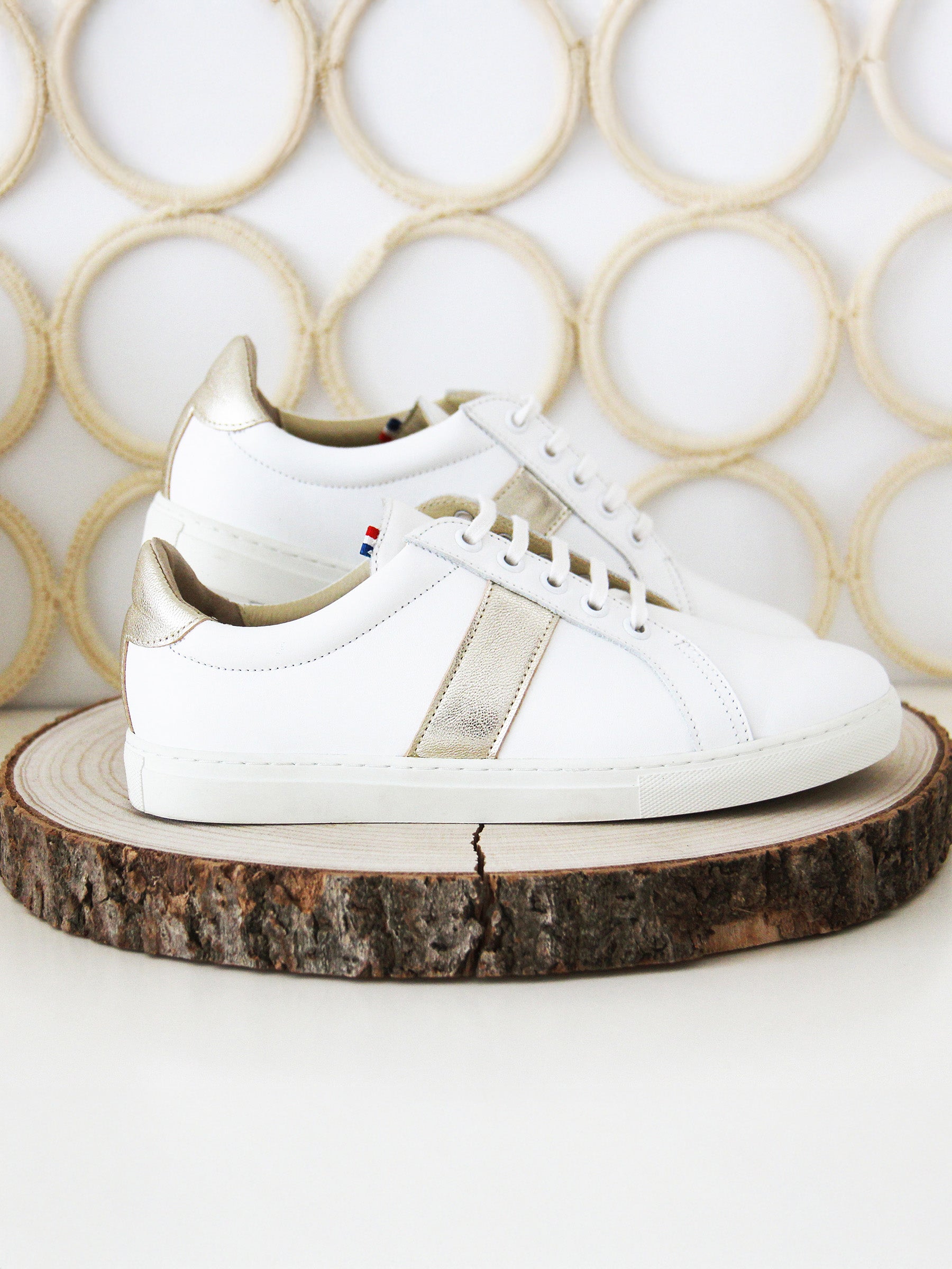 vue posée baskets made in france cuir blanc dore jules jenn