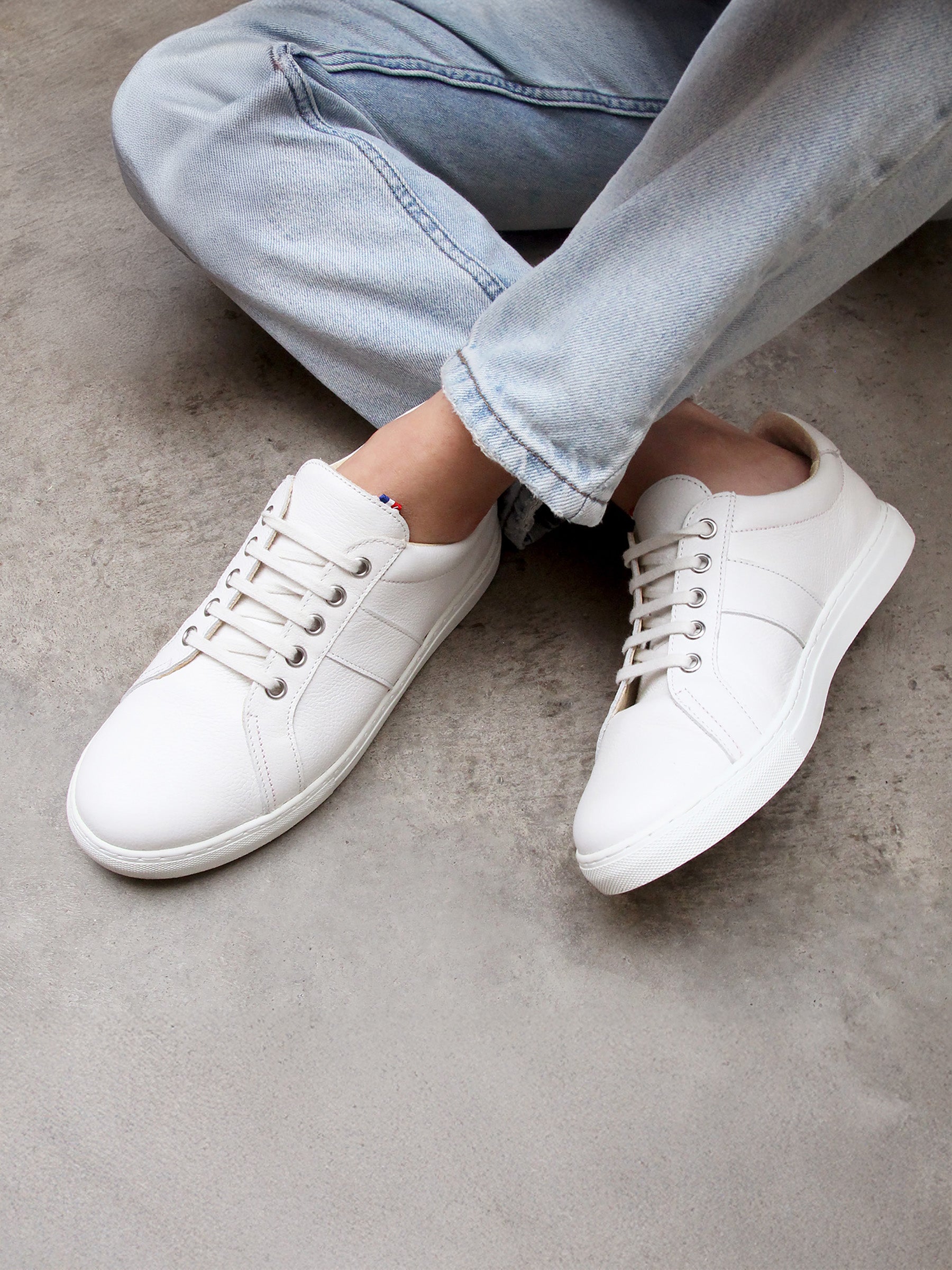 vue portée 2 baskets made in france cuir graine blanc jules jenn