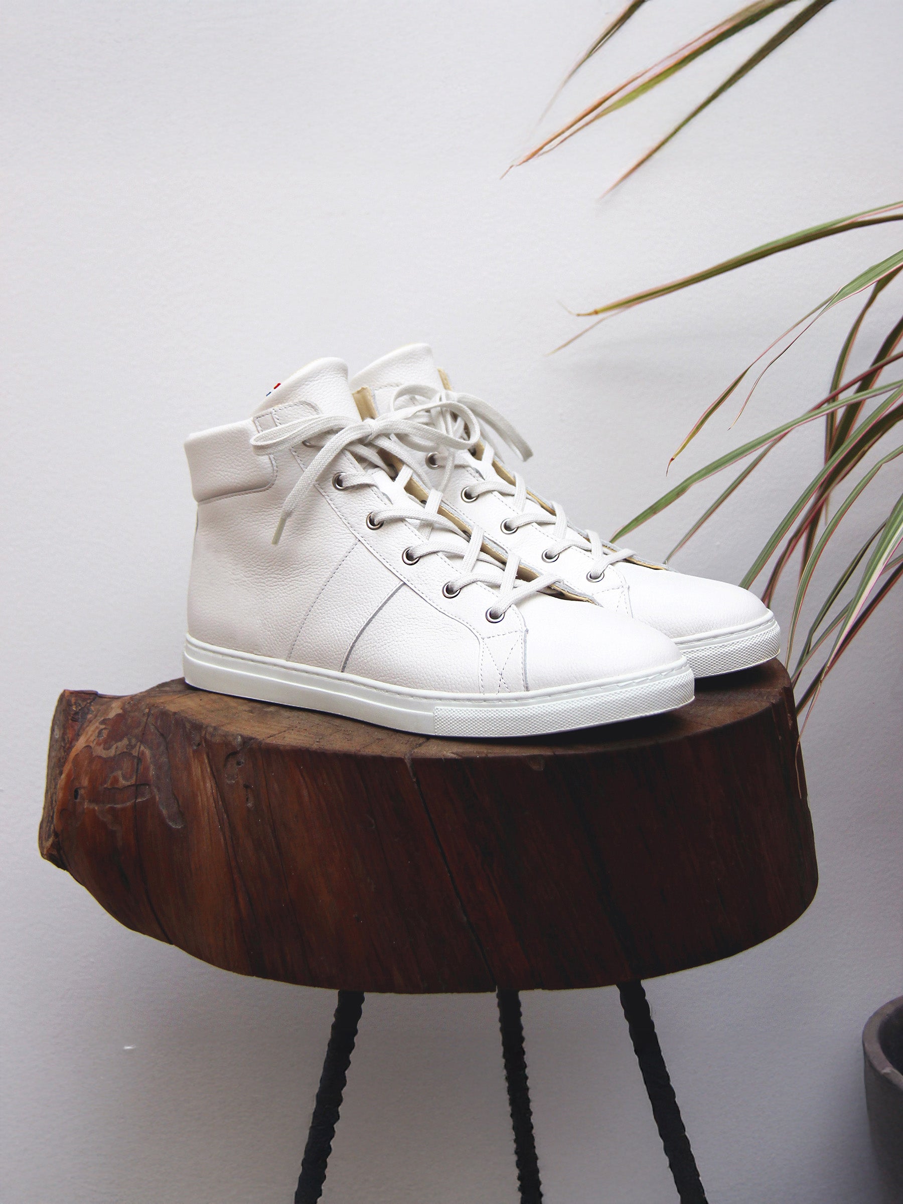 vue posée baskets montantes made in france cuir graine blanc jules jenn