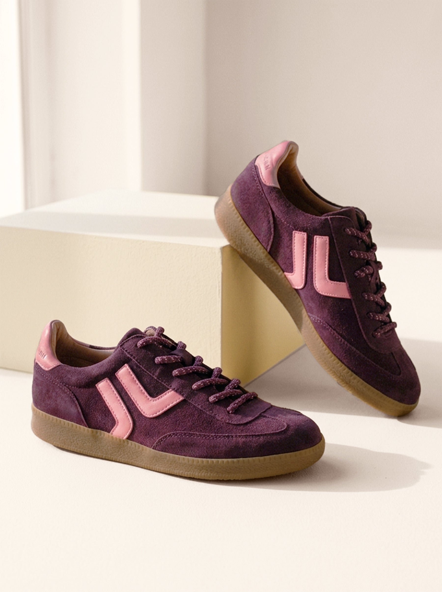 vue posee baskets ninon cuir daim bordeaux rose jules & jenn