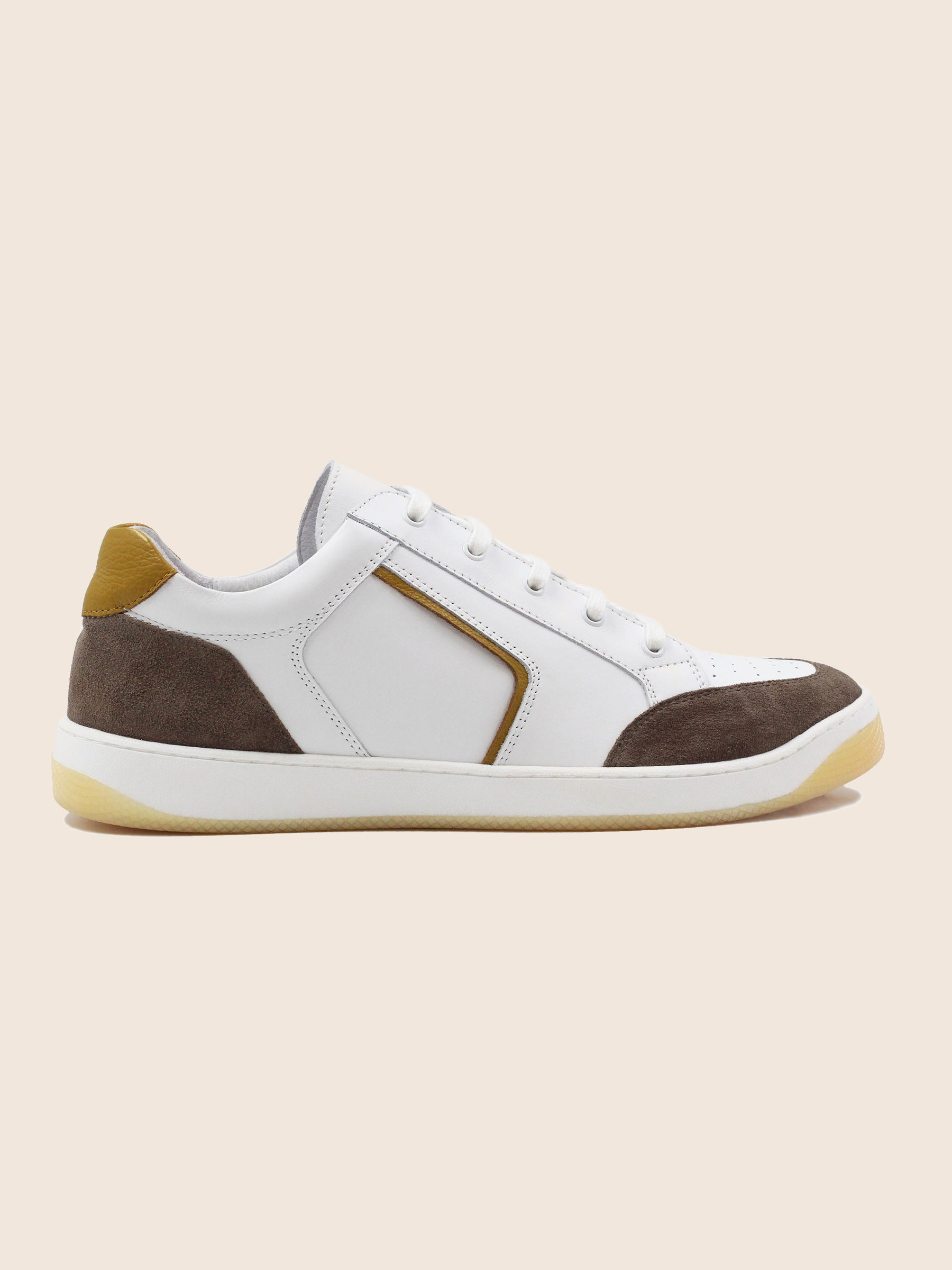 vue posée baskets retro homme cuir blanc taupe jules jenn