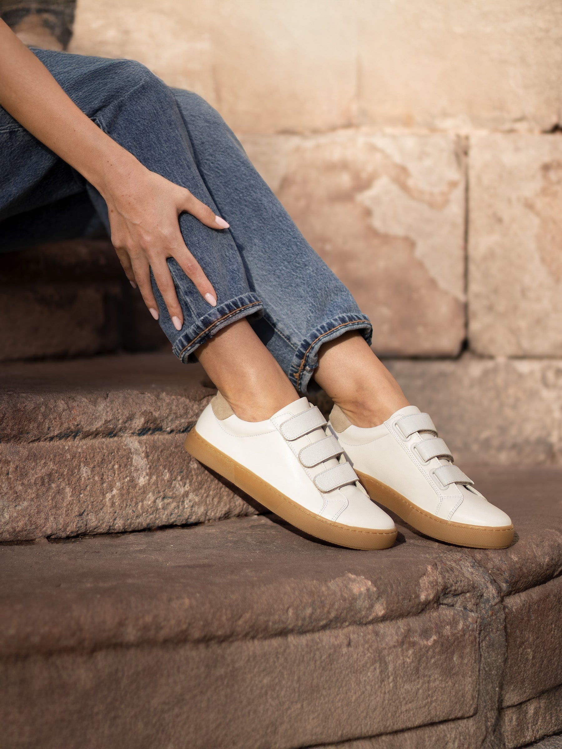 vue portée baskets scratch cuir blanc taupe jules jenn