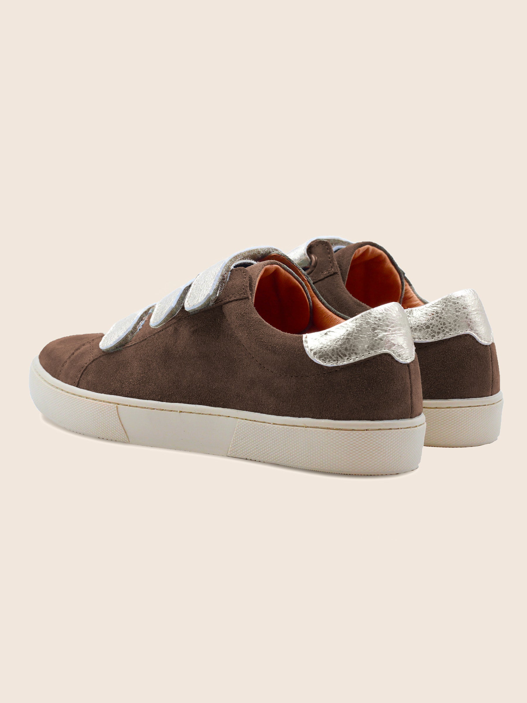 vue arrière baskets à scratch cuir daim marron et doré jules & jenn