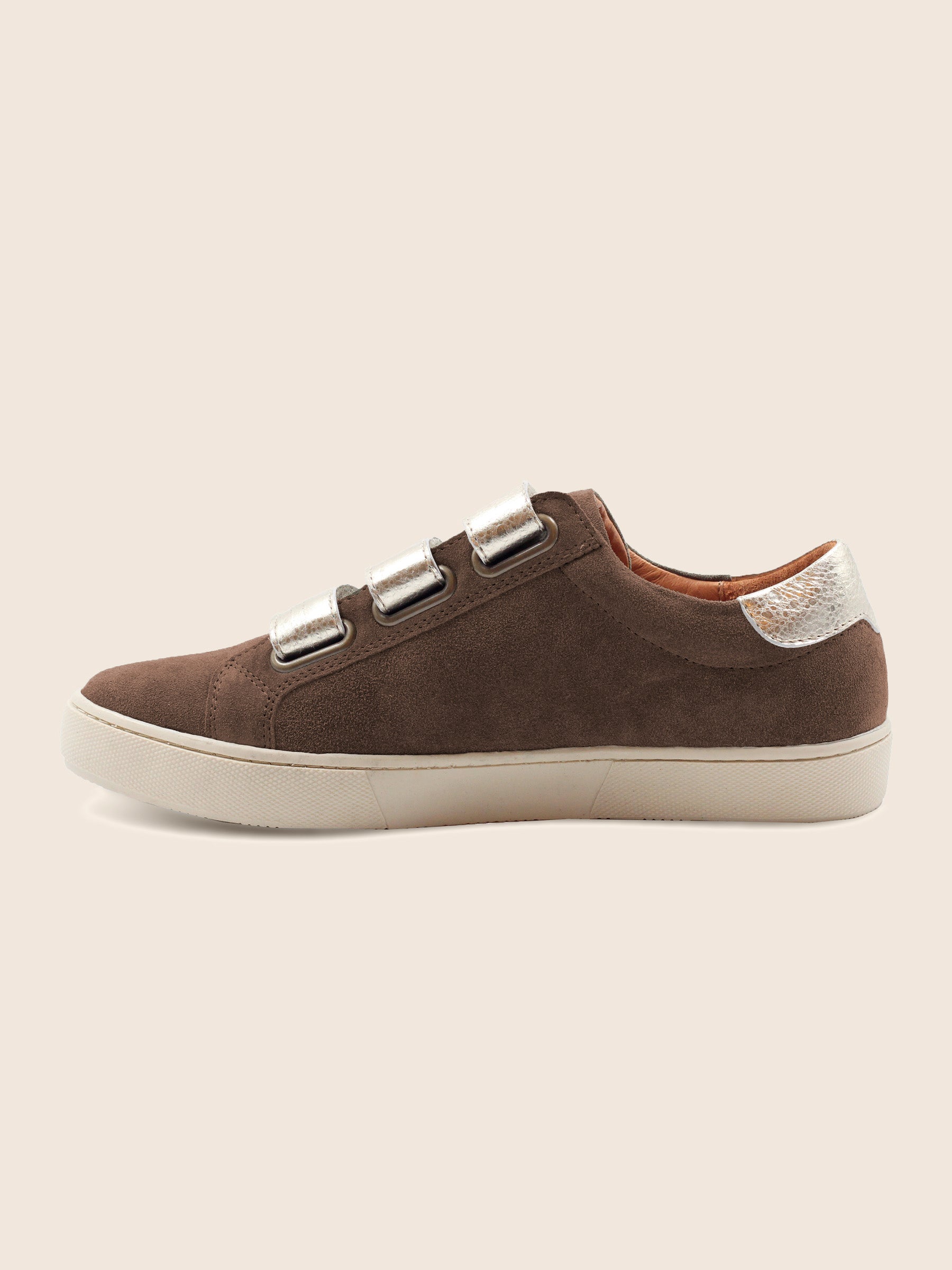 vue intérieur baskets à scratch cuir daim marron et doré jules & jenn