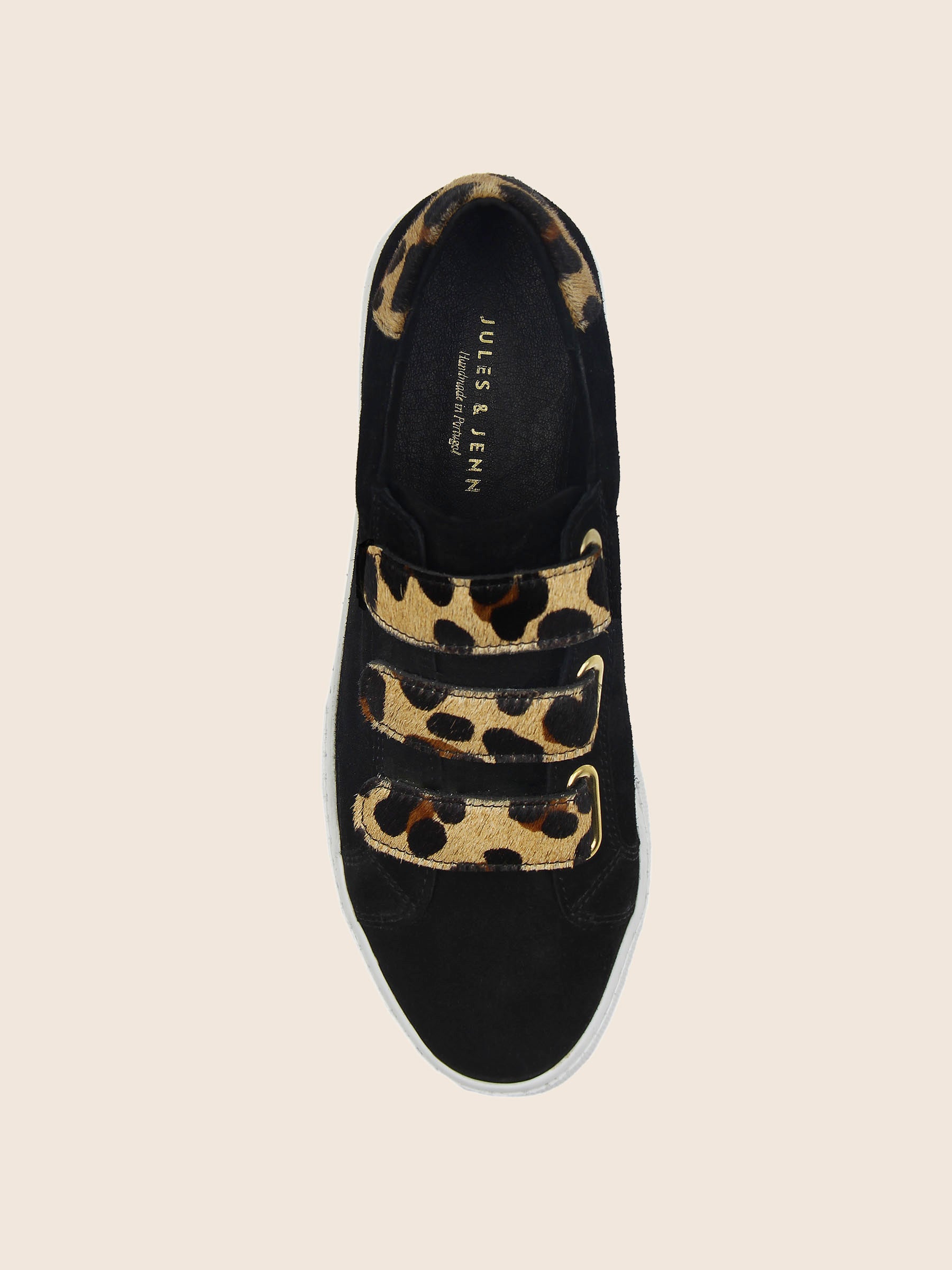 vue dessus baskets a scratch cuir daim noir et leopard jules jenn