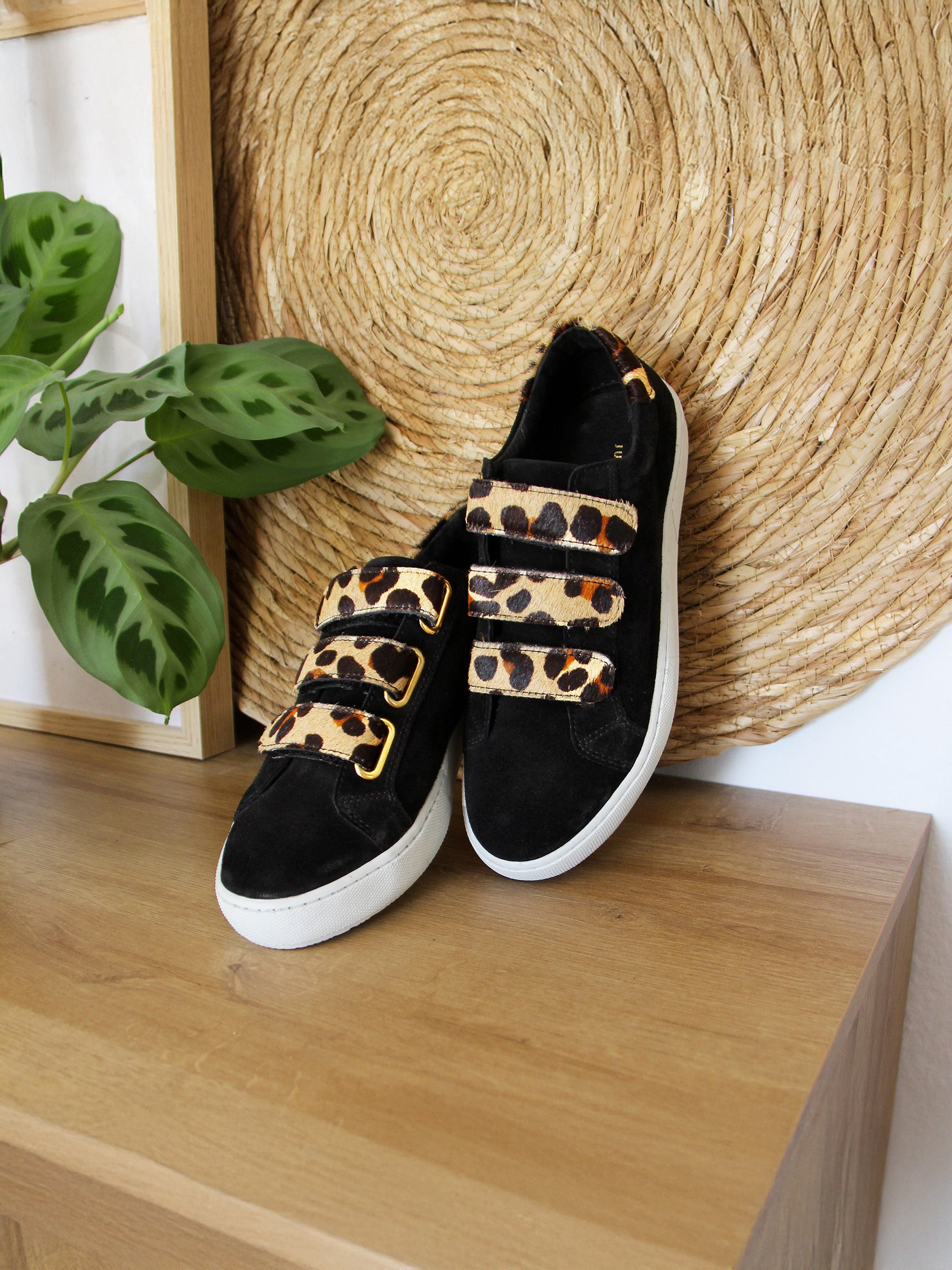 vue posée baskets scratch cuir daim noir leopard jules jenn