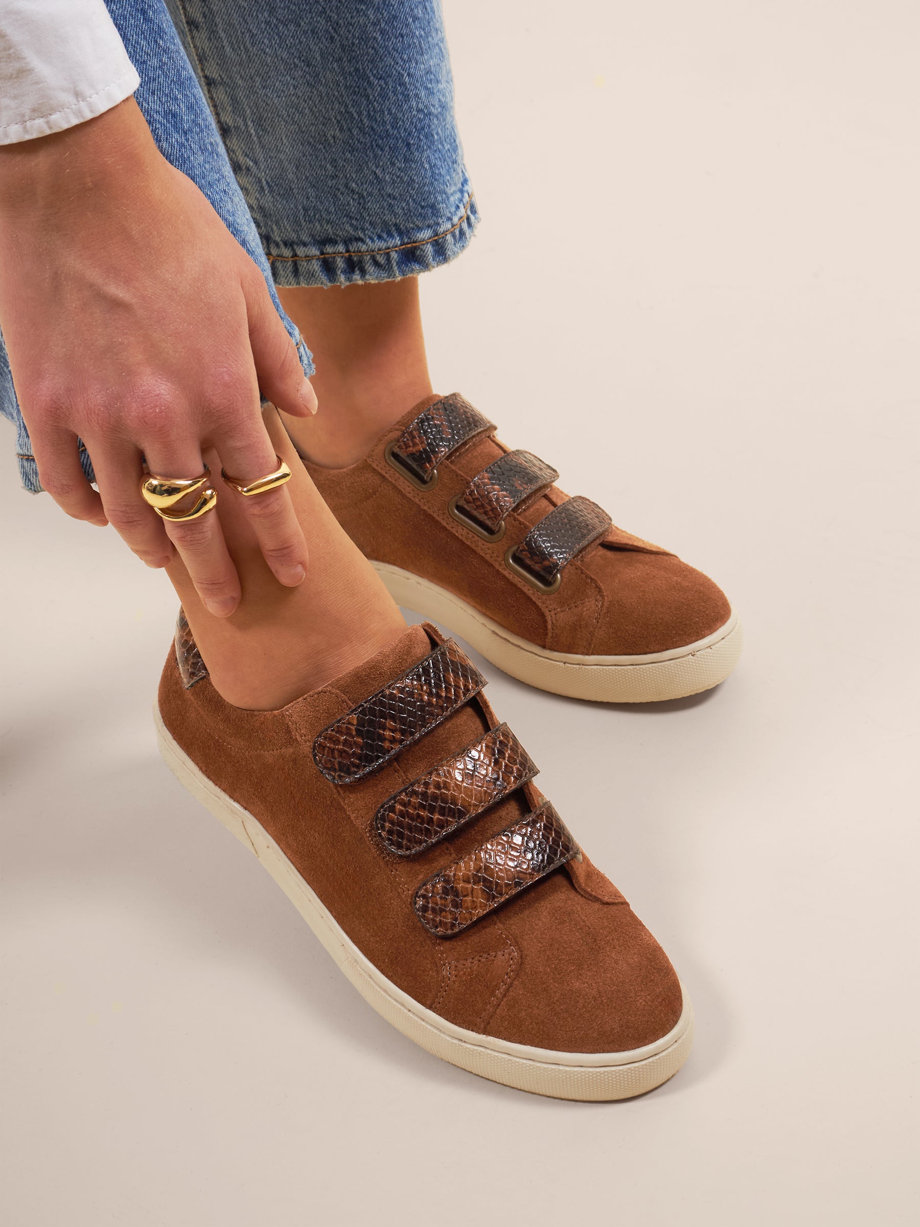 vue portée baskets à scratch cuir daim python cognac jules & jenn