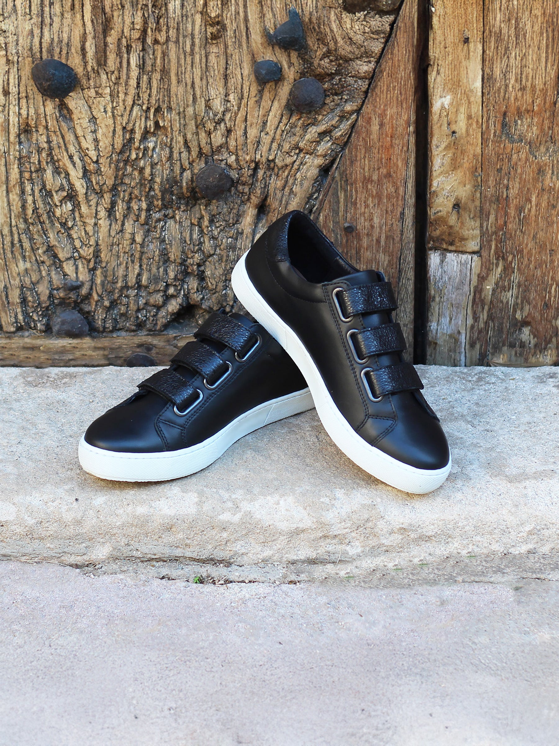 vue posée baskets scratch cuir noir jules jenn