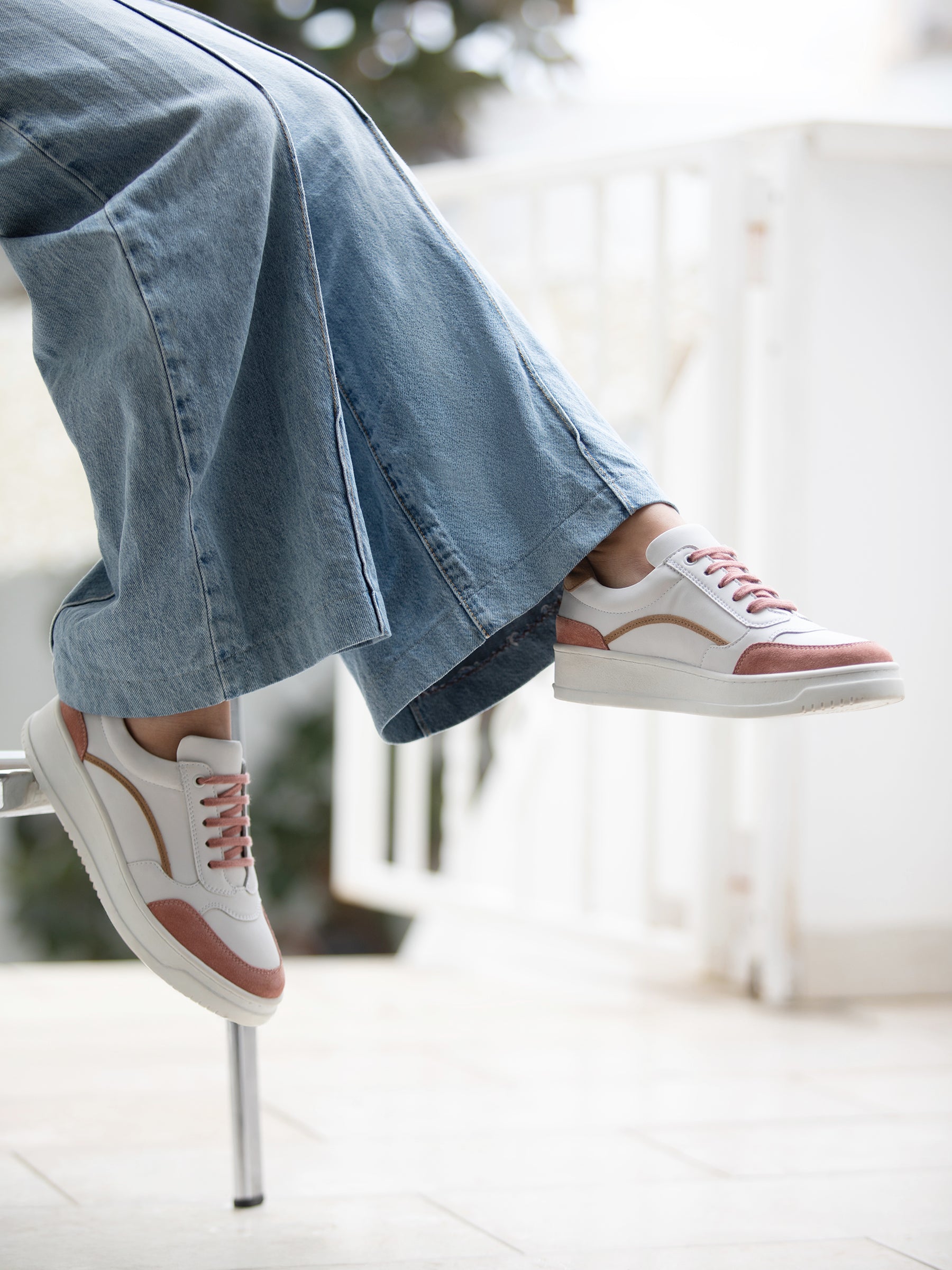 vue portée baskets vintage cuir blanc beige jules jenn