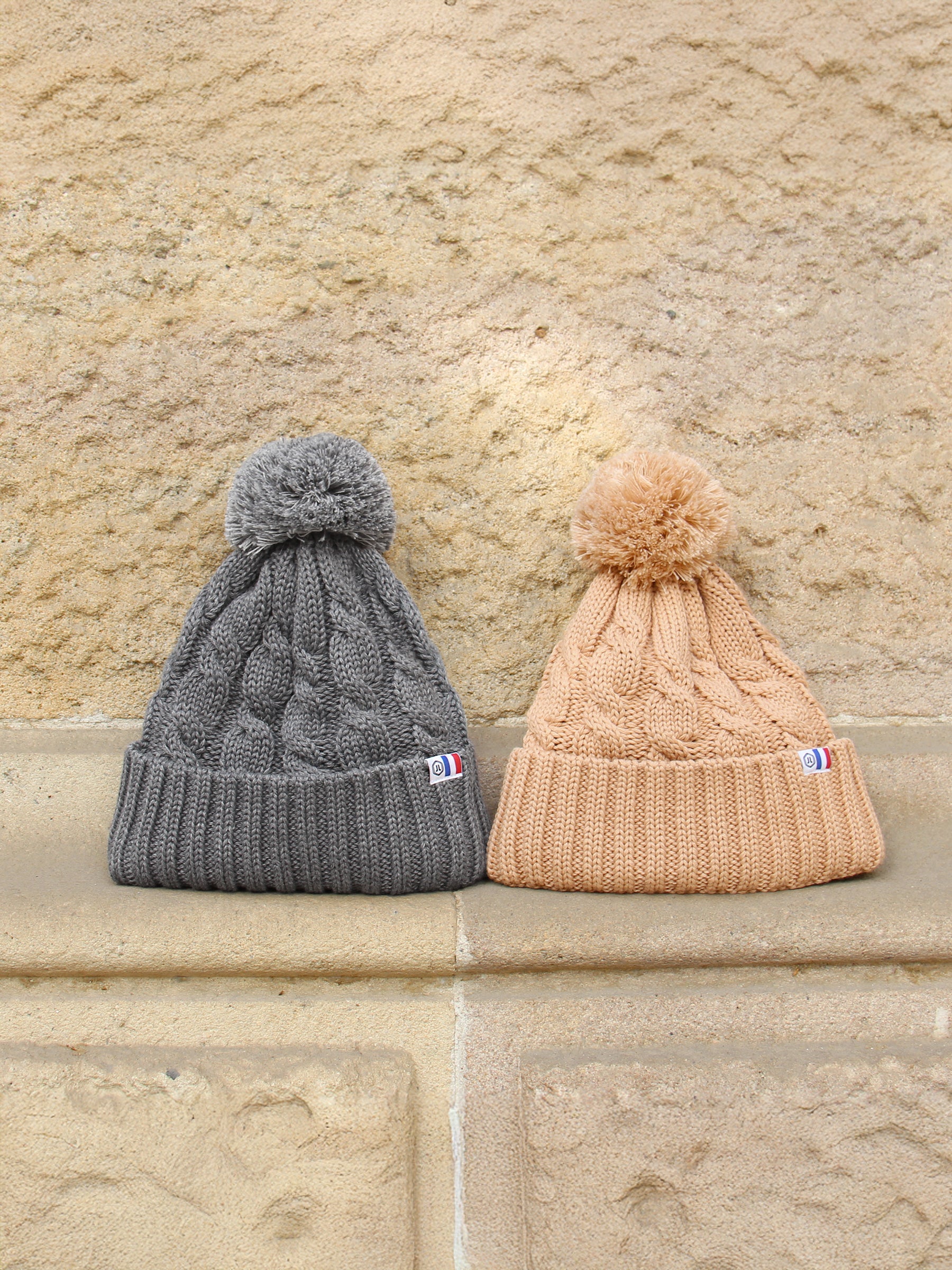 vue posée bonnet pompon laine camel jules jenn