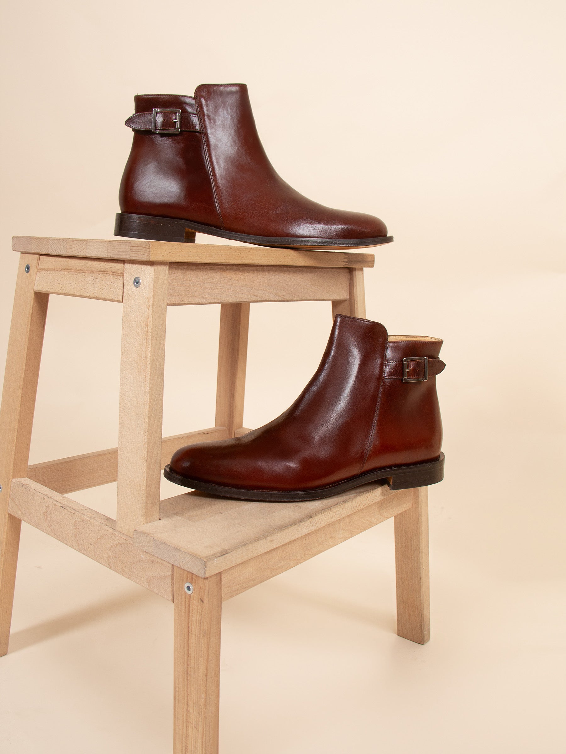 vue posée boots boucle cuir marron jules jenn