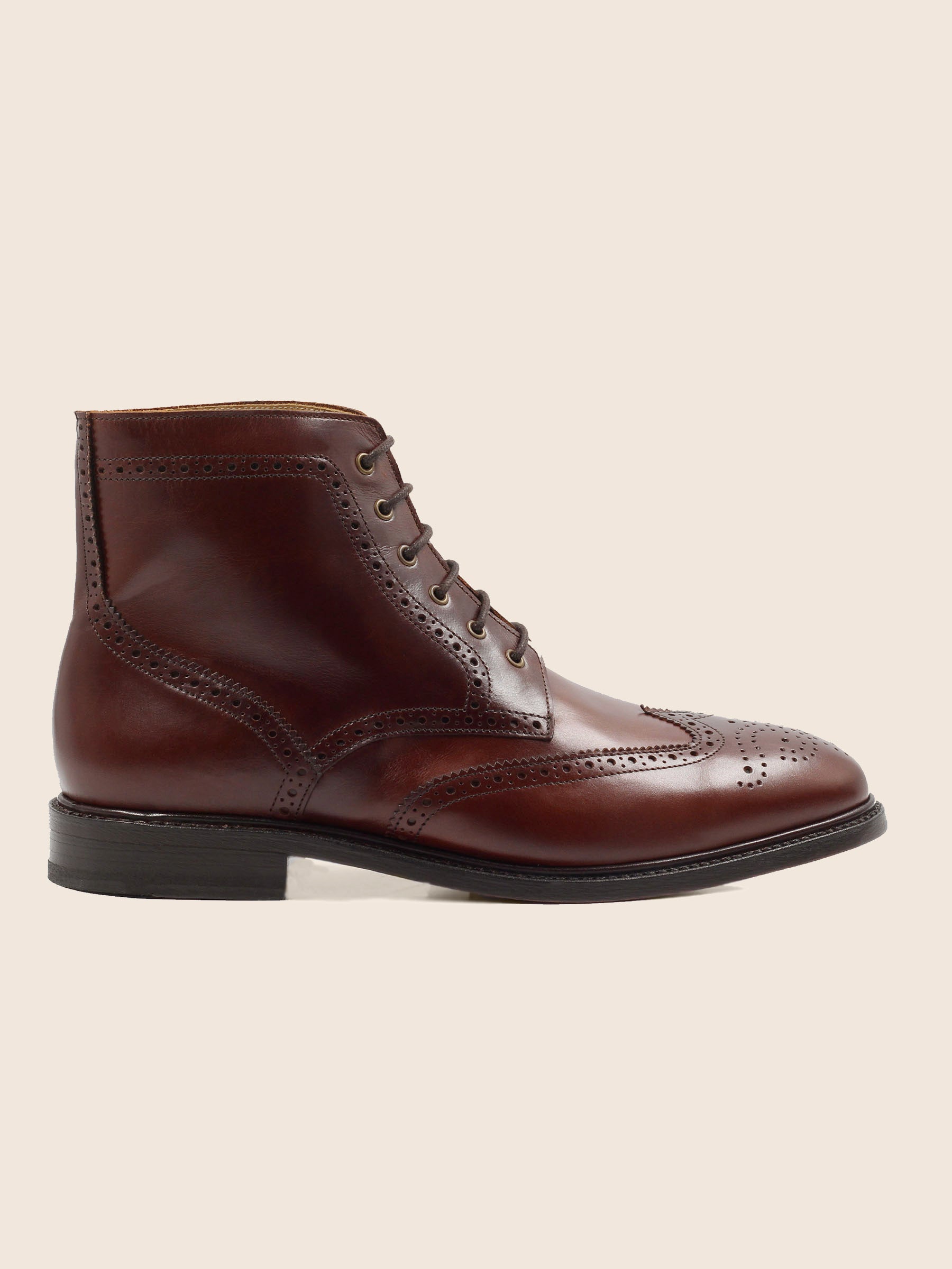 vue posée boots cousu goodyear cuir cognac jules jenn