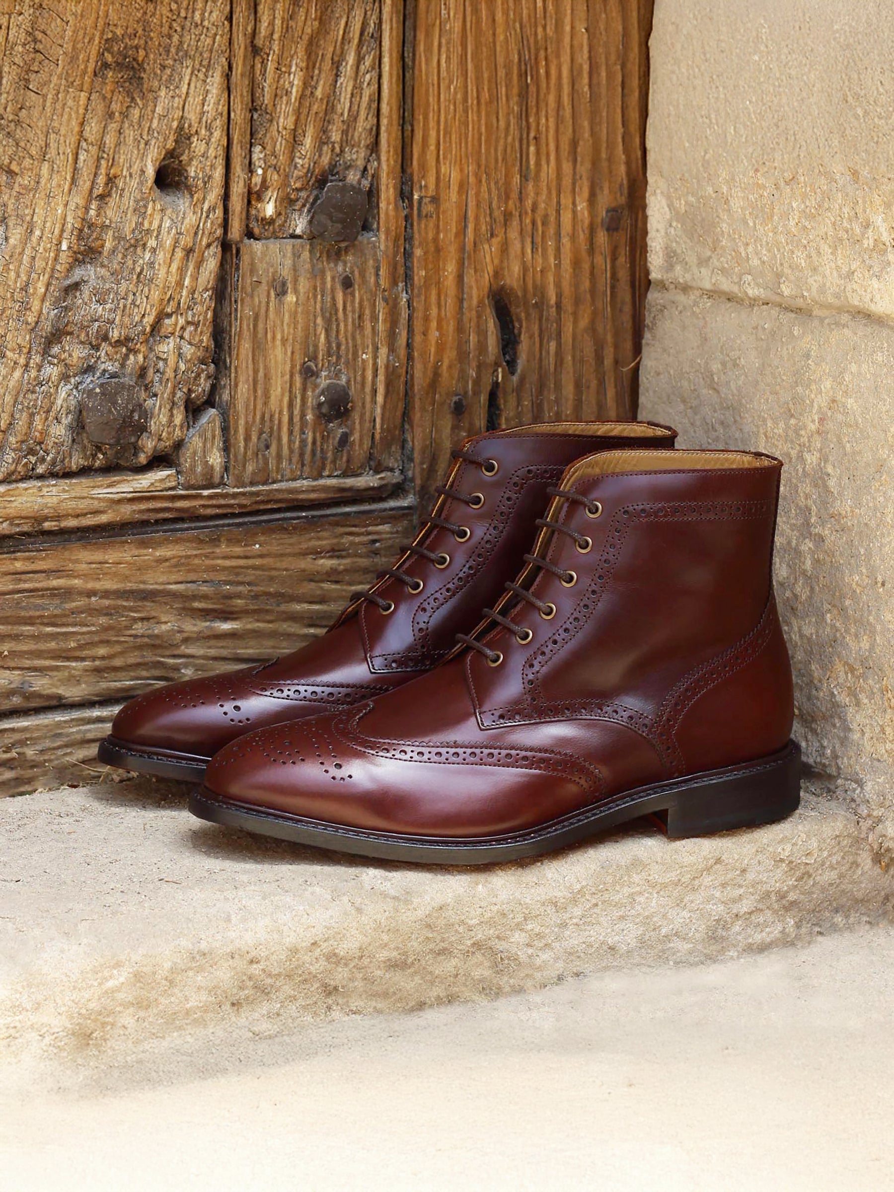 vue posée boots cousu goodyear cuir cognac jules jenn