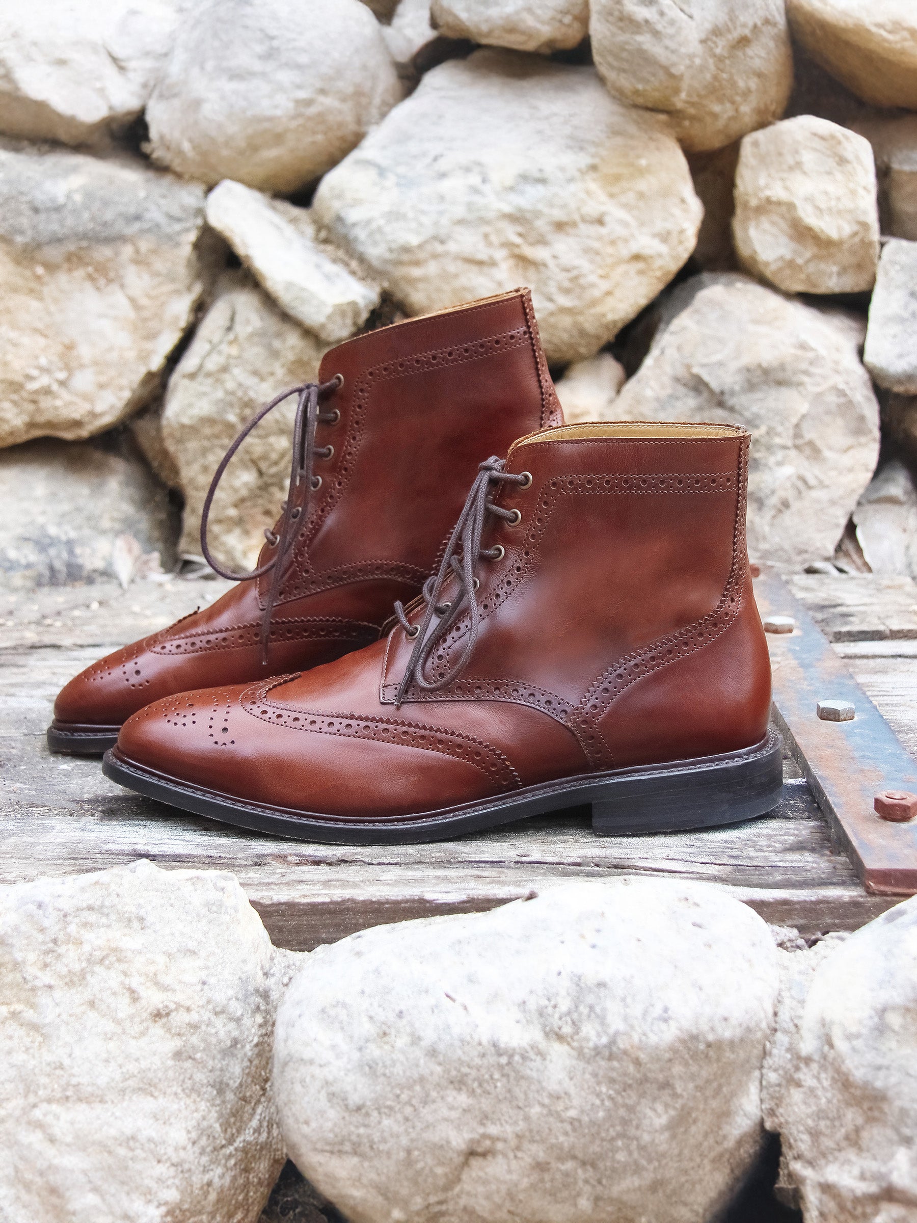 vue posée boots cousu goodyear cuir cognac jules jenn