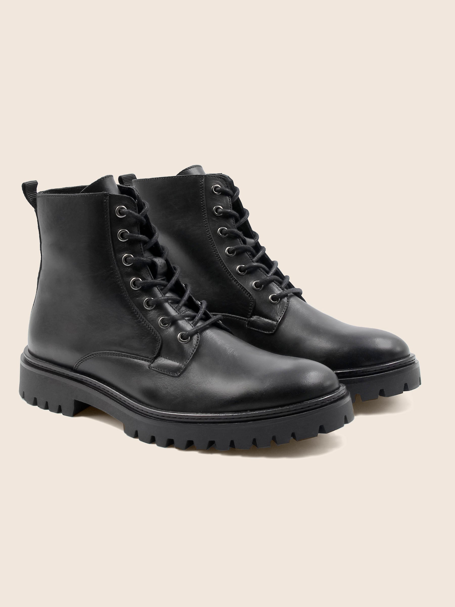 boots lacet crantees cuir noir jules jenn