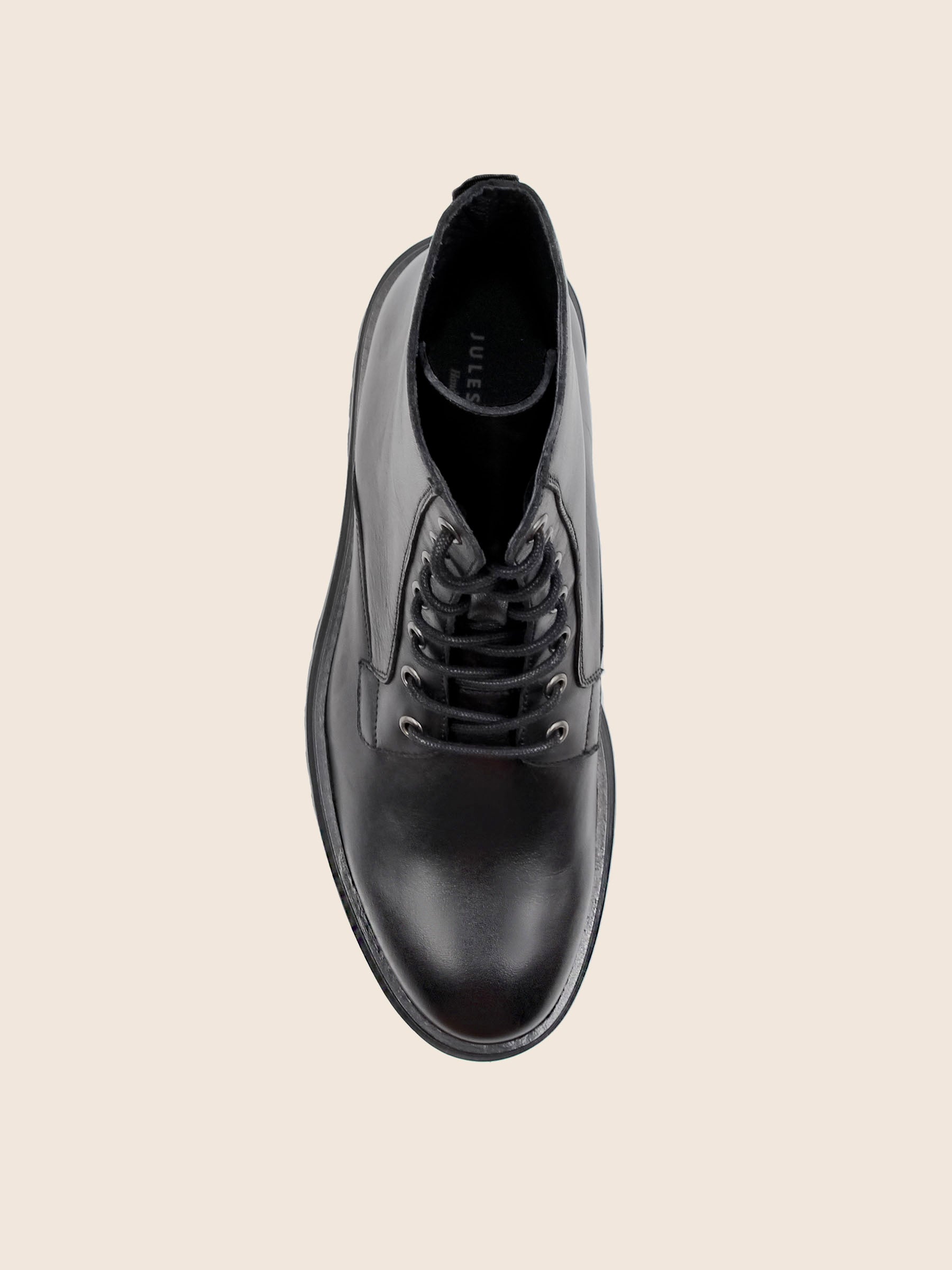 vue dessus boots lacet crantees cuir noir jules jenn