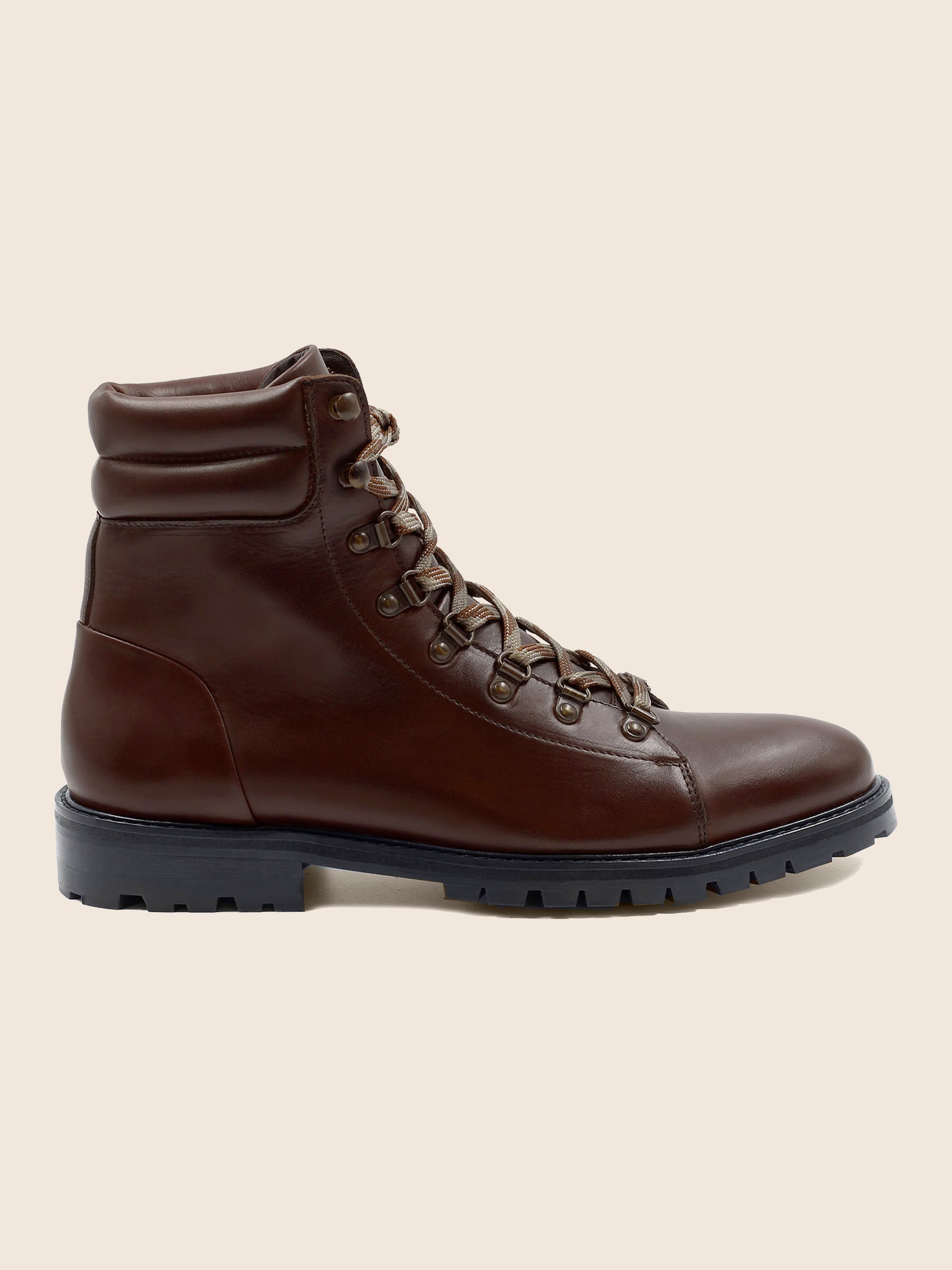 vue poséee boots montagne cuir marron jules jenn