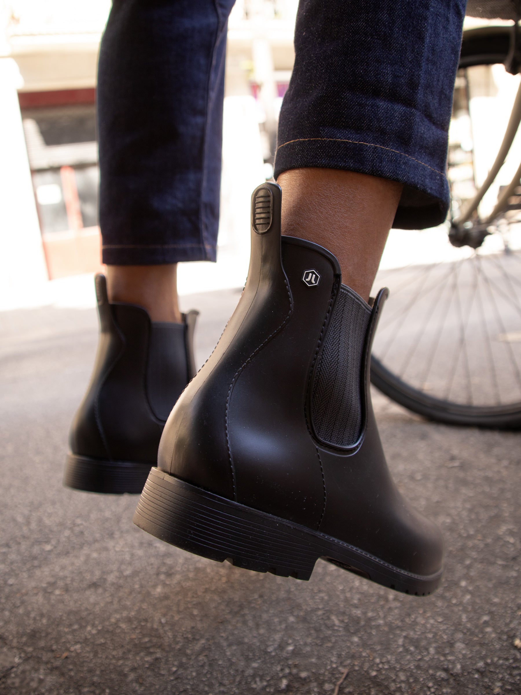 vue portée boots pluie caoutchouc noir gris jules jenn