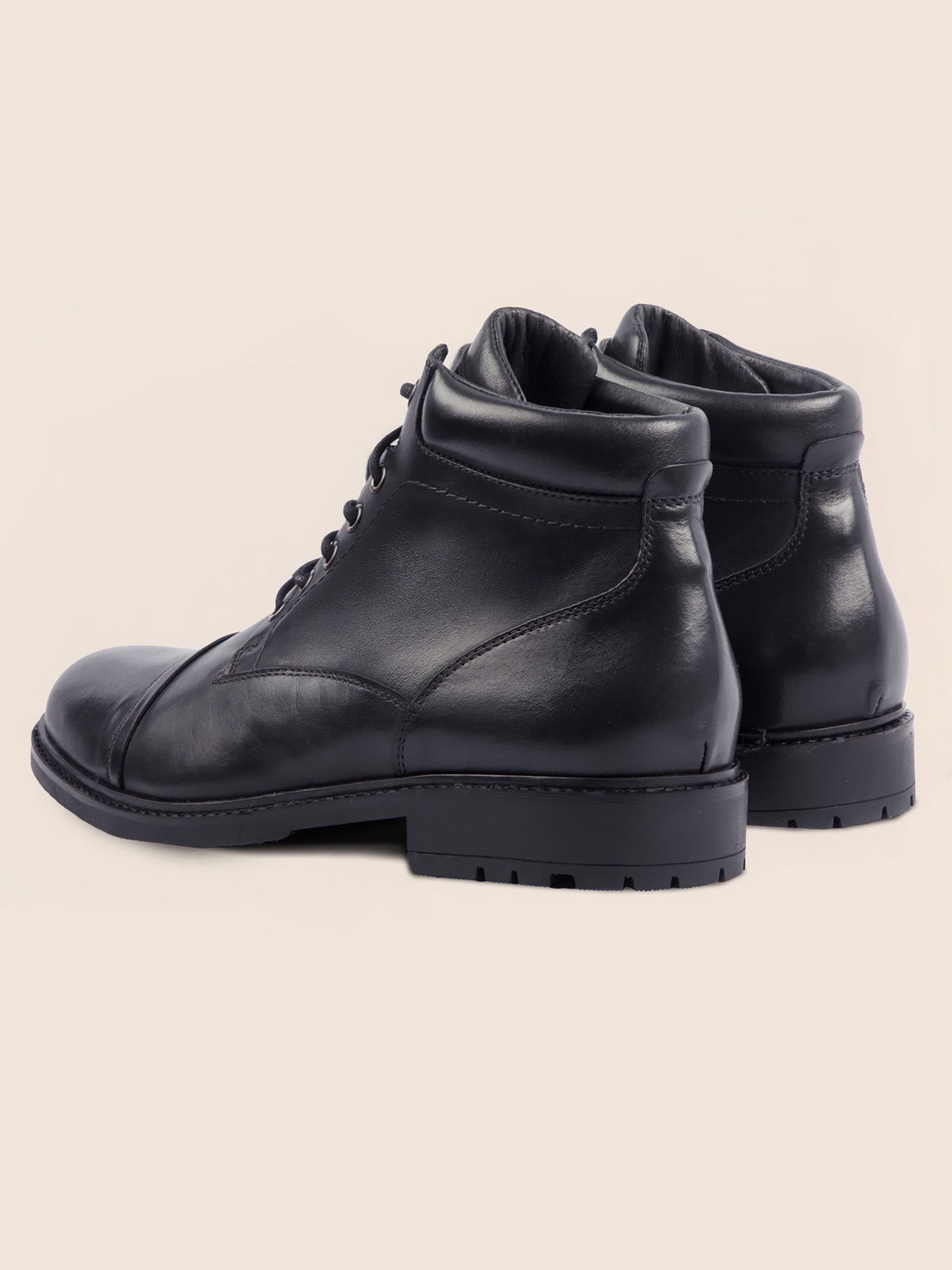 vue arrière boots rangers cuir noir jules jenn