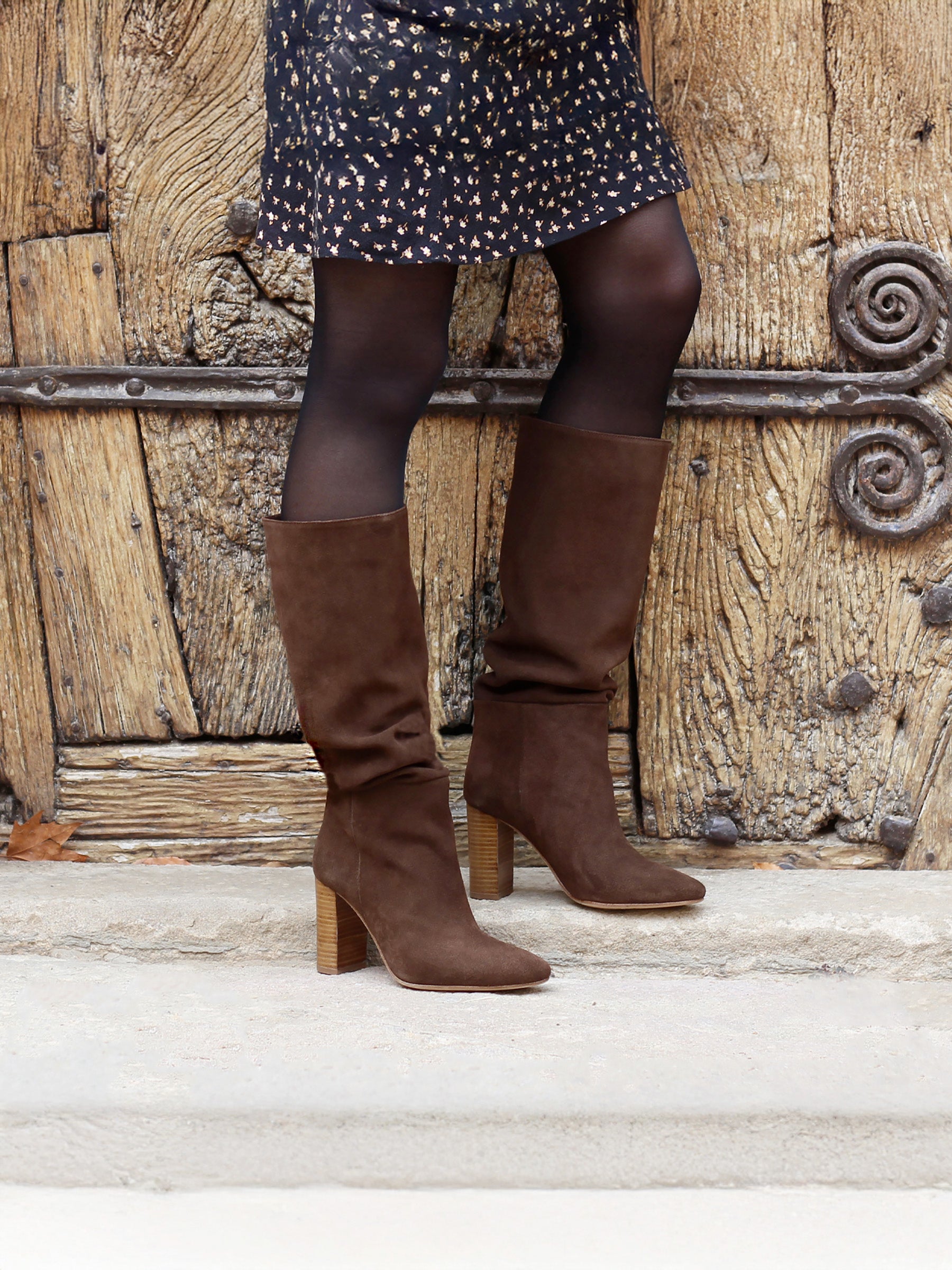 vue portée bottes drapees cuir daim marron jules & jenn