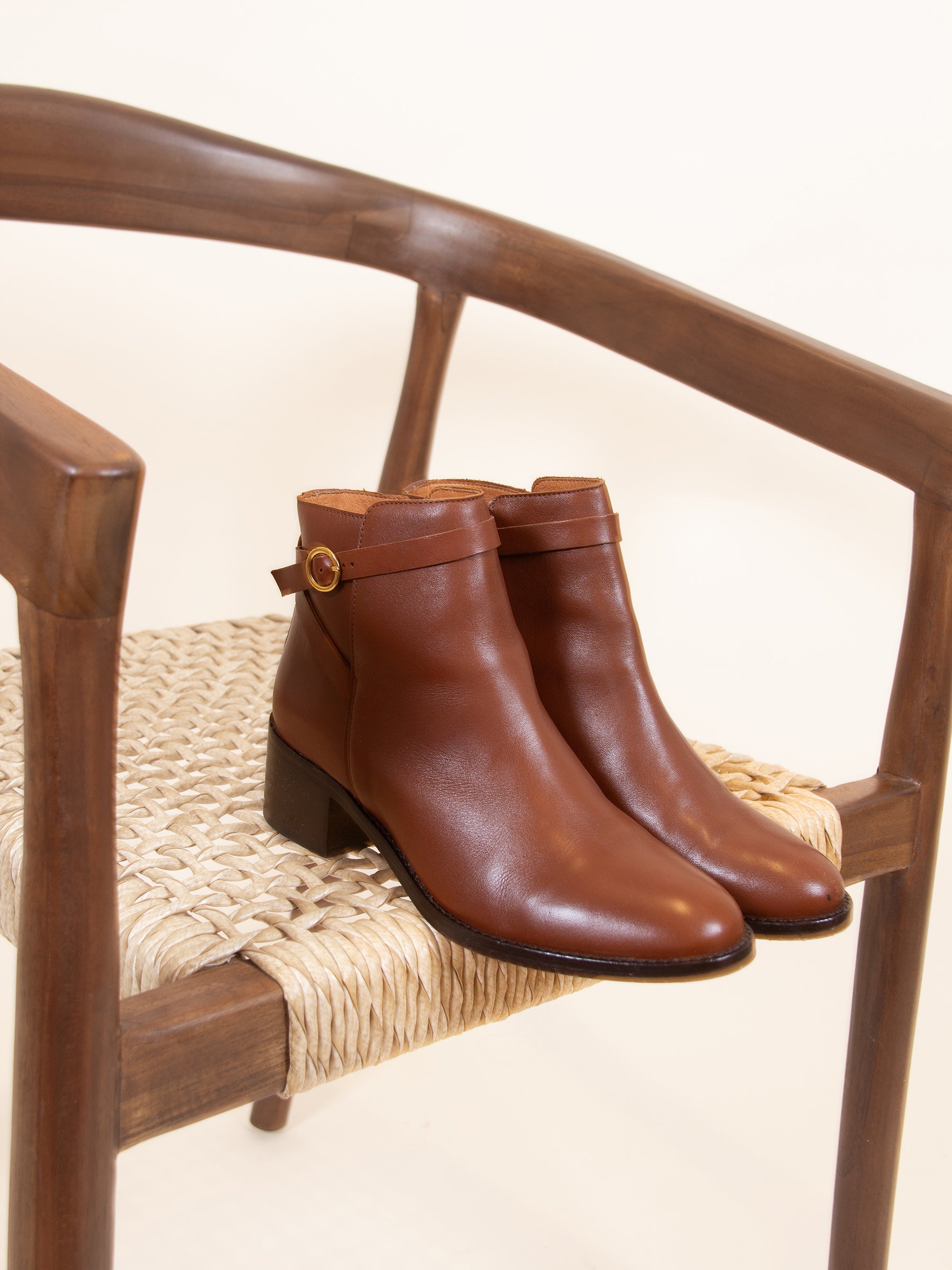 vue posée bottines cavalieres cuir camel jules jenn