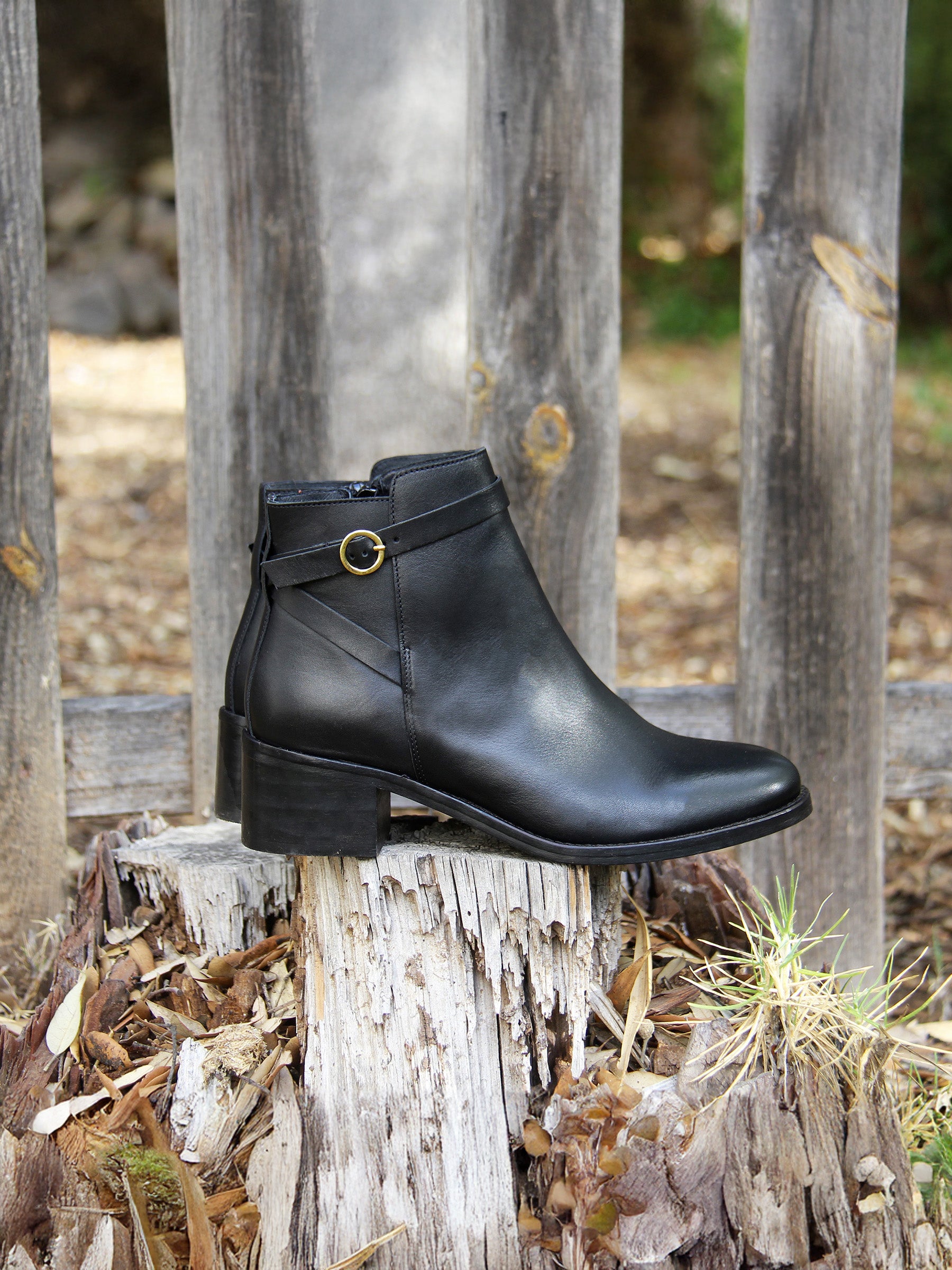 vue posée bottines cavalieres cuir noir jules jenn