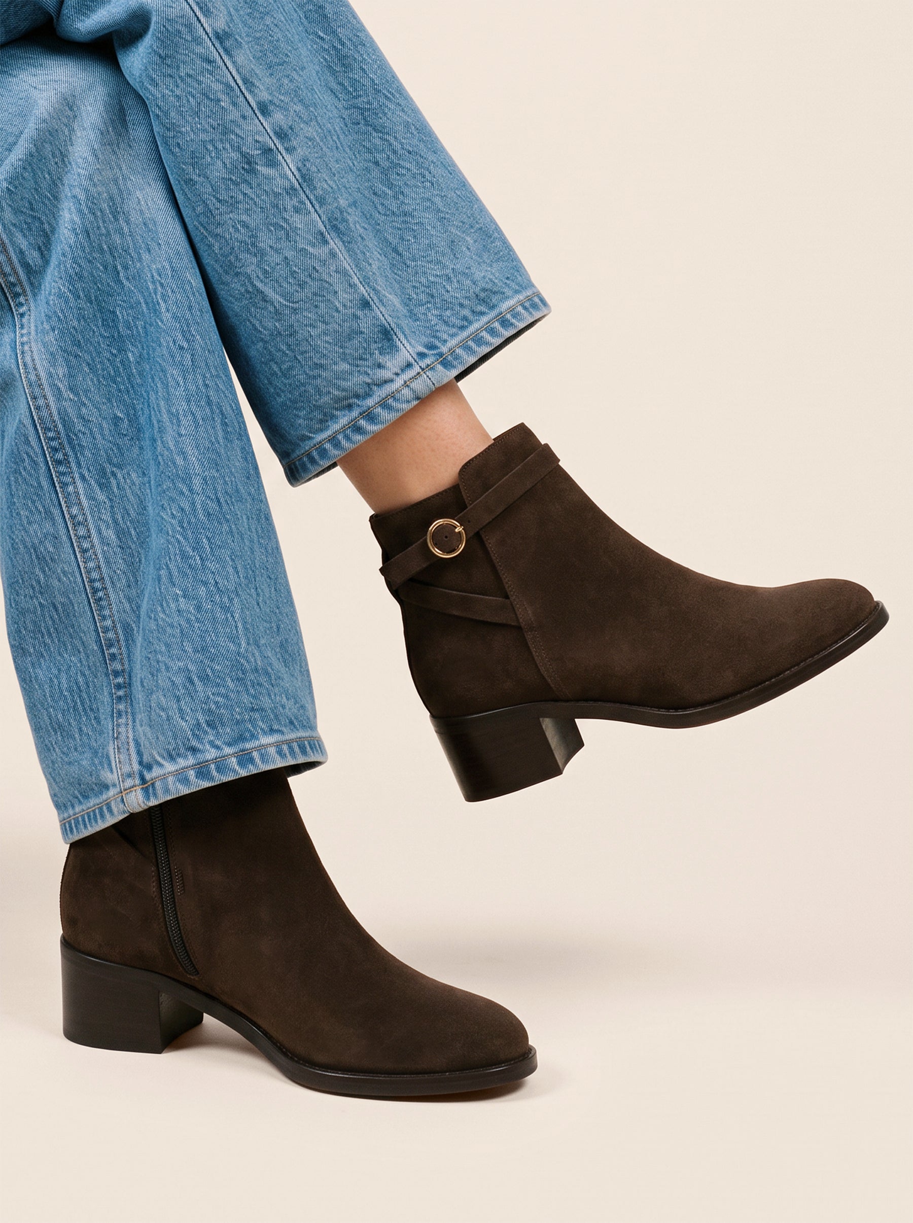 photo vue portée bottines cavalieres cuir daim marron jules jenn