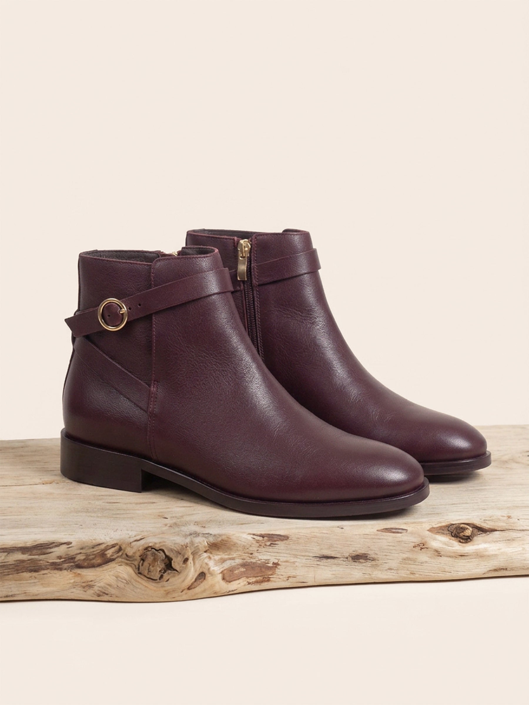 photo vue posée bottines cavalieres plates cuir bordeaux jules jenn