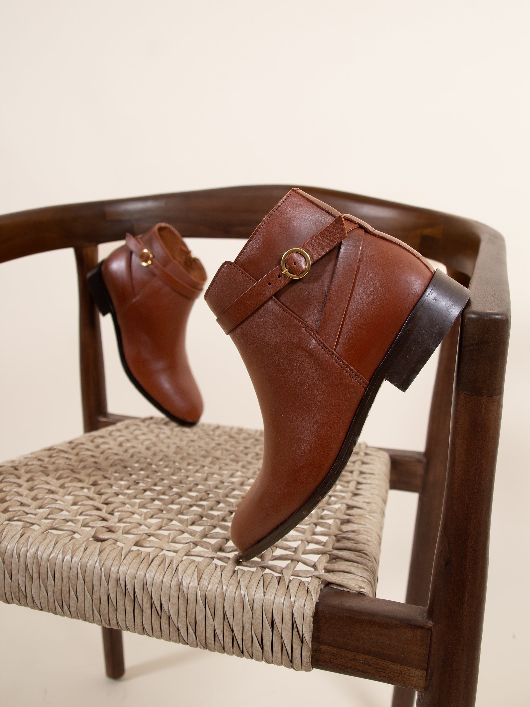 vue posée bottines cavalieres plates cuir camel jules jenn