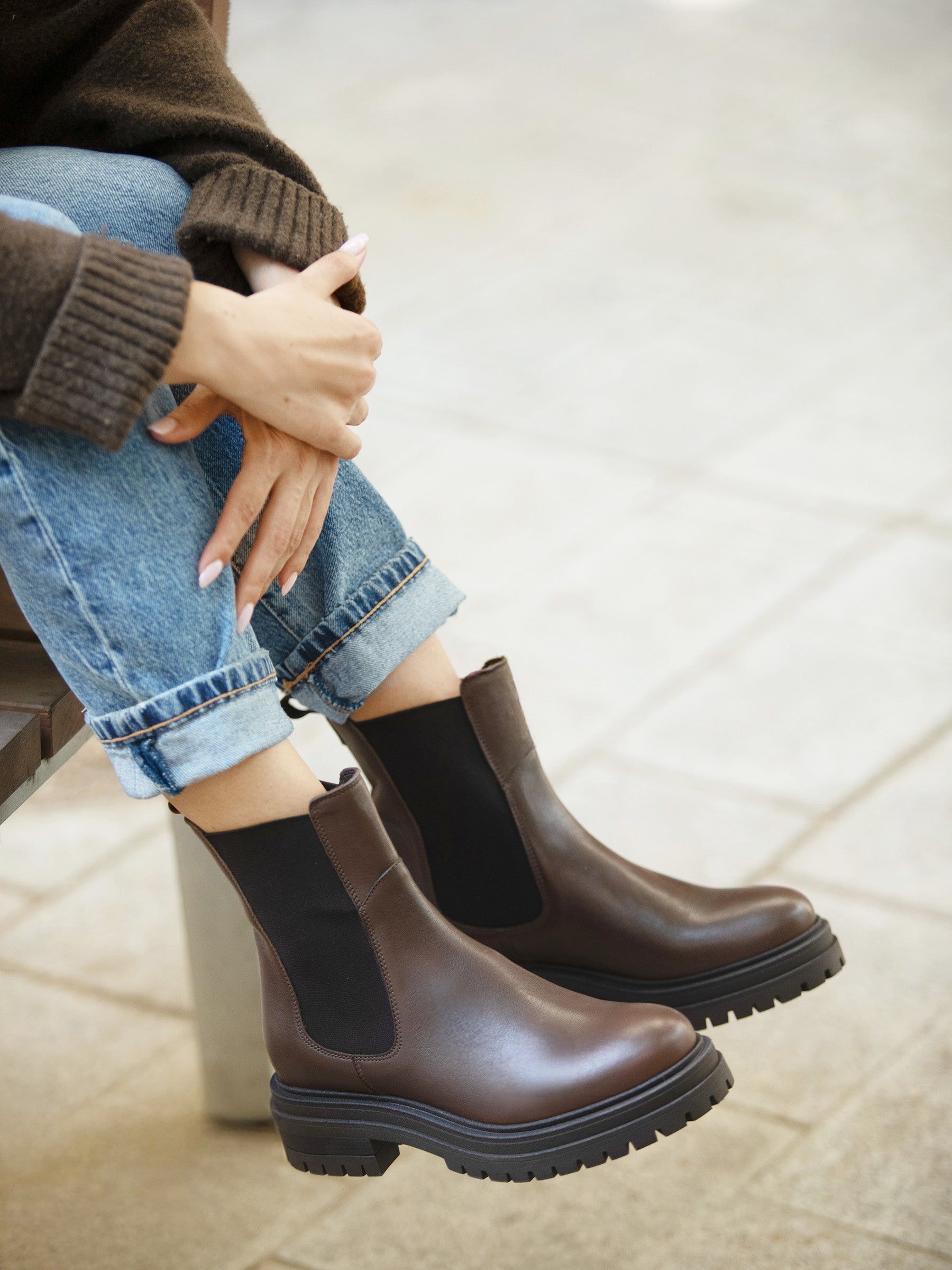 vue portée bottines chelsea crantées cuir marron jules jenn