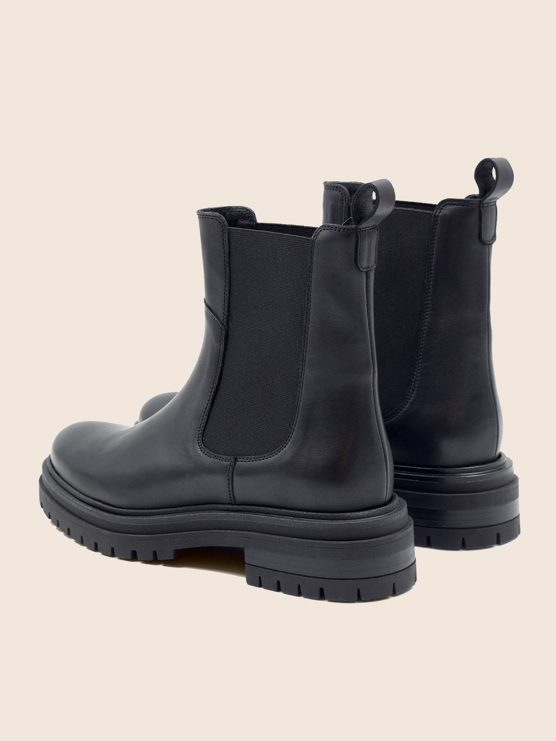 vue arriere bottines chelsea crantees cuir noir jules & jenn