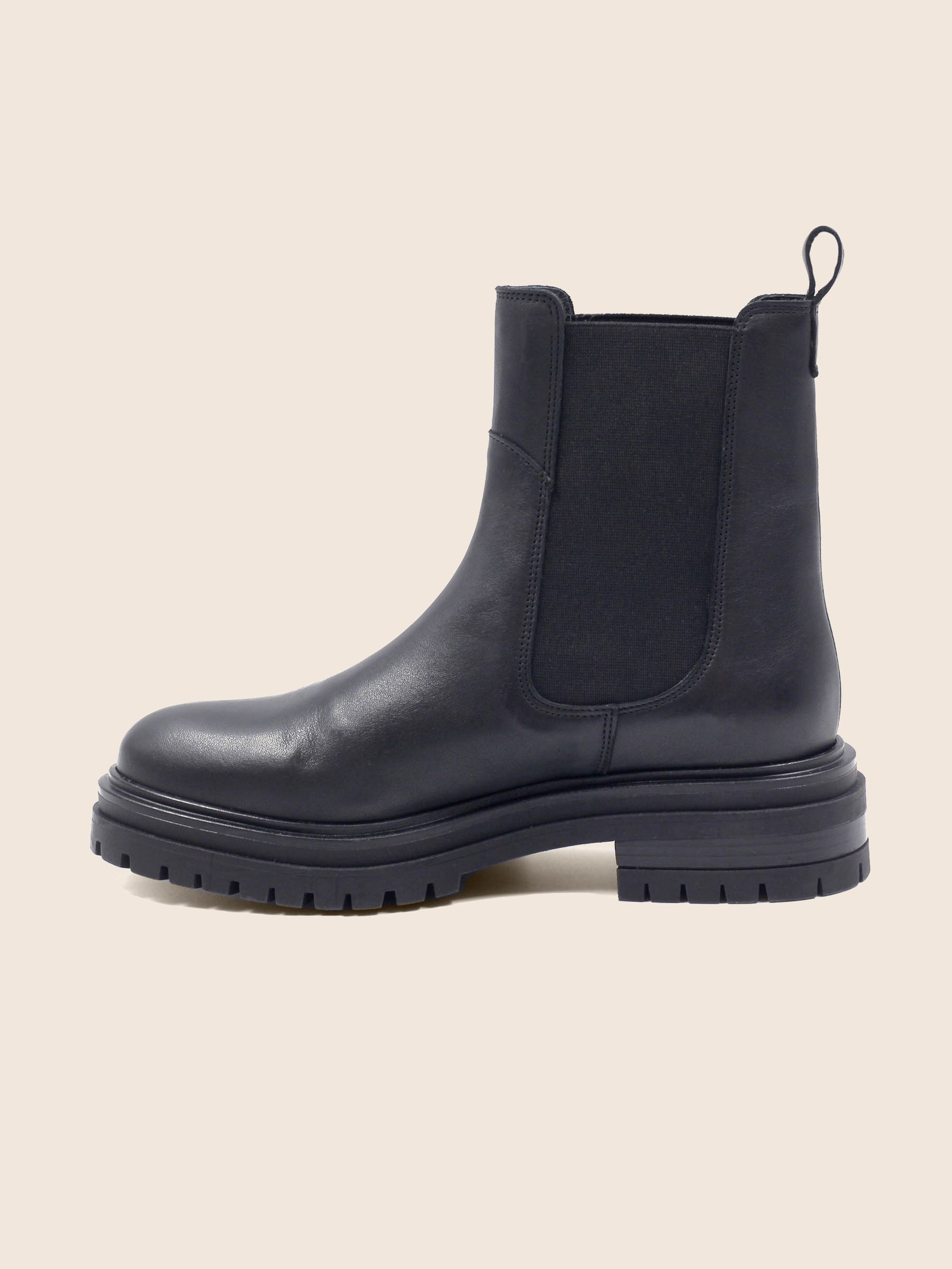 vue interieur bottines chelsea crantees cuir noir jules & jenn